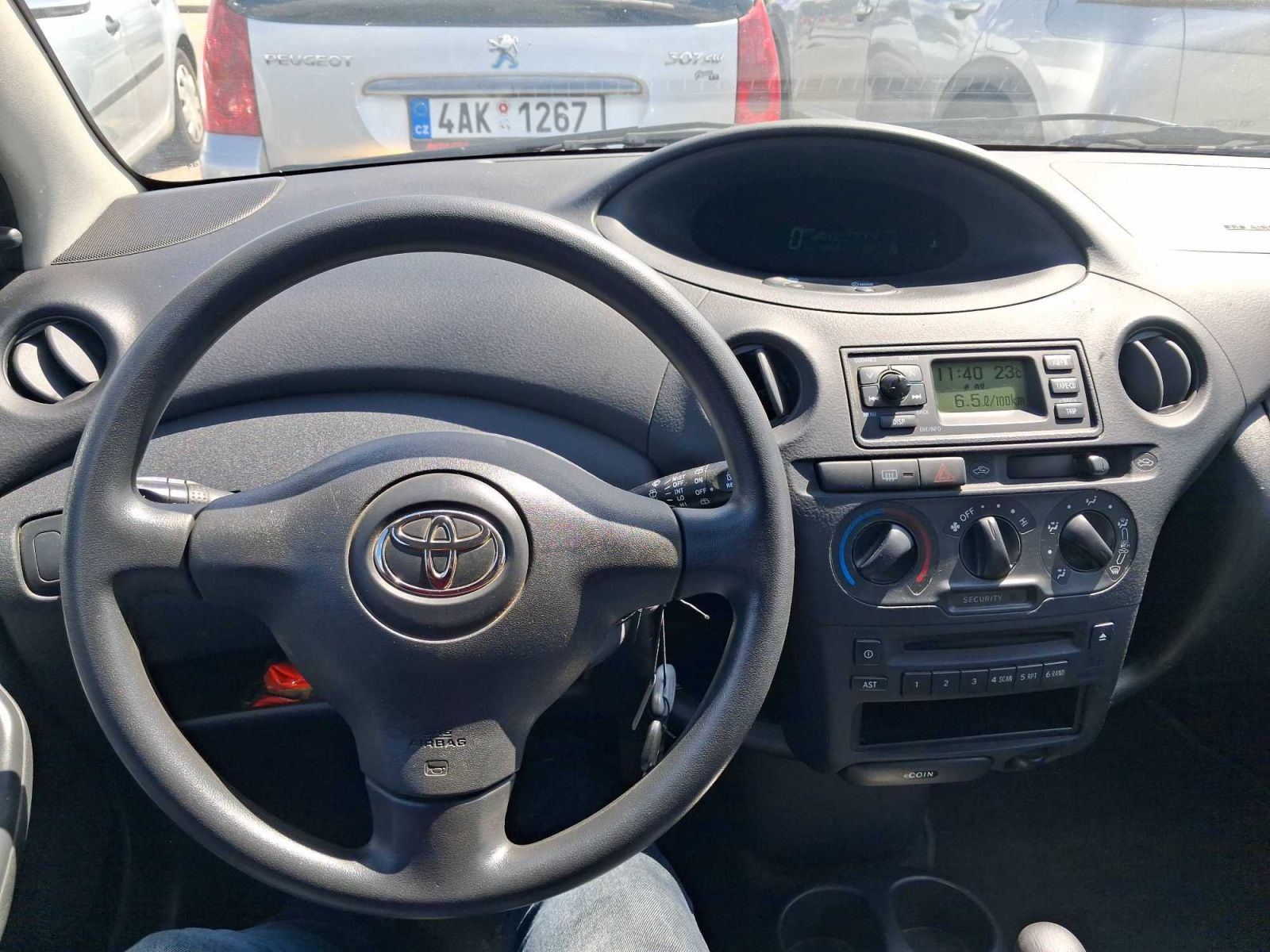 Toyota Yaris, 1.0 VVT-i, Automat - fotka 3