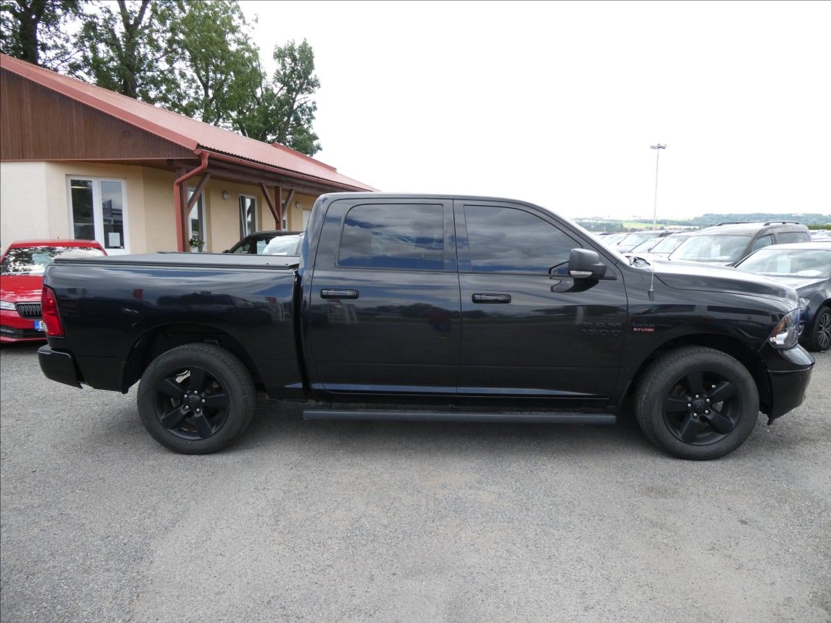 RAM 1500, 5,7 HEMI Bighorn 295kW AT8 - fotka 6