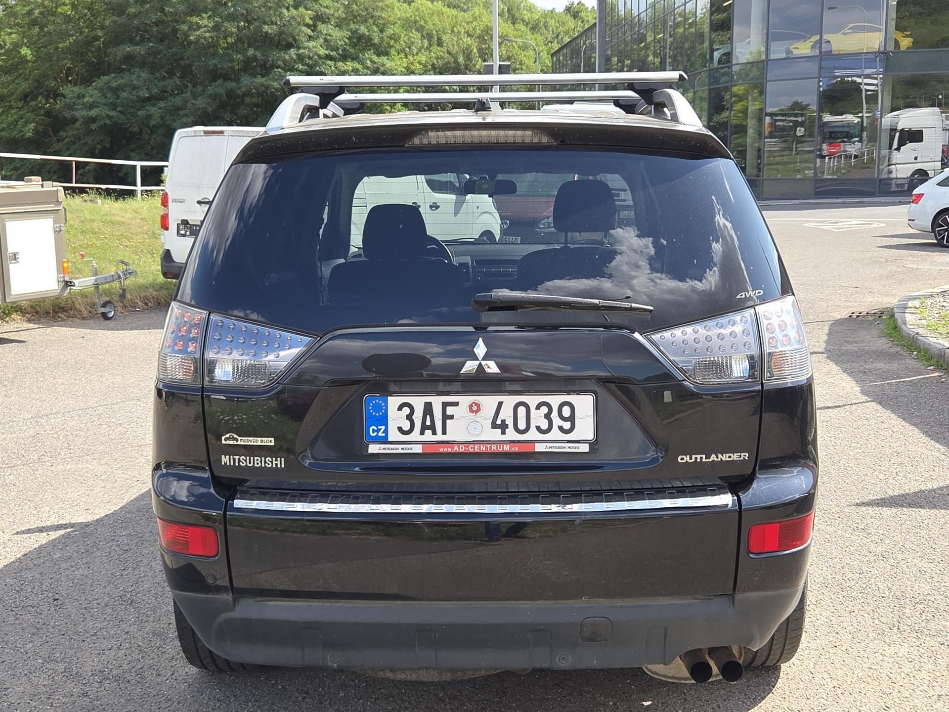 Mitsubishi Outlander, 2,0DI-D 4x4 - fotka 5