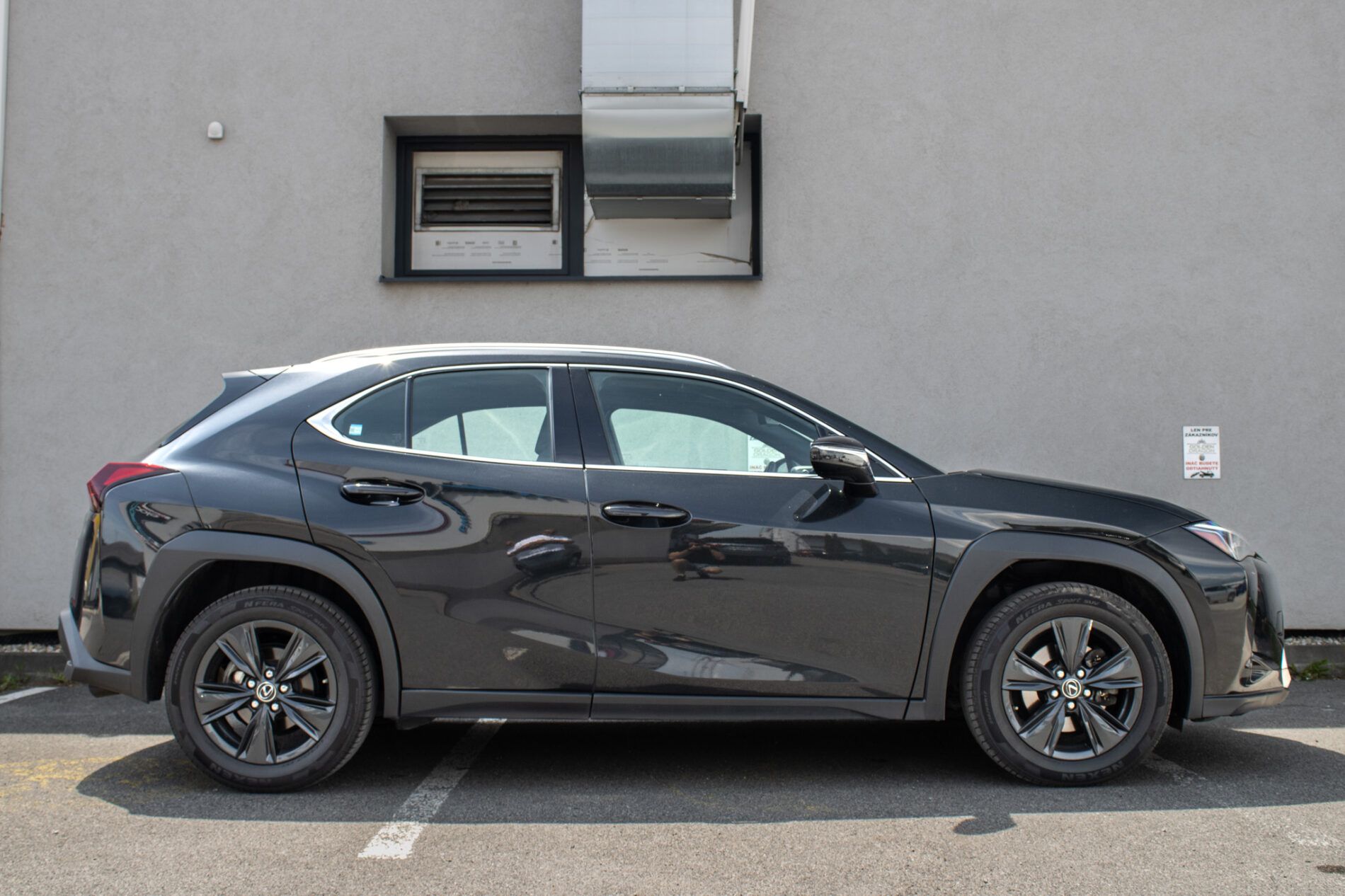 Lexus UX 200 - fotka 4