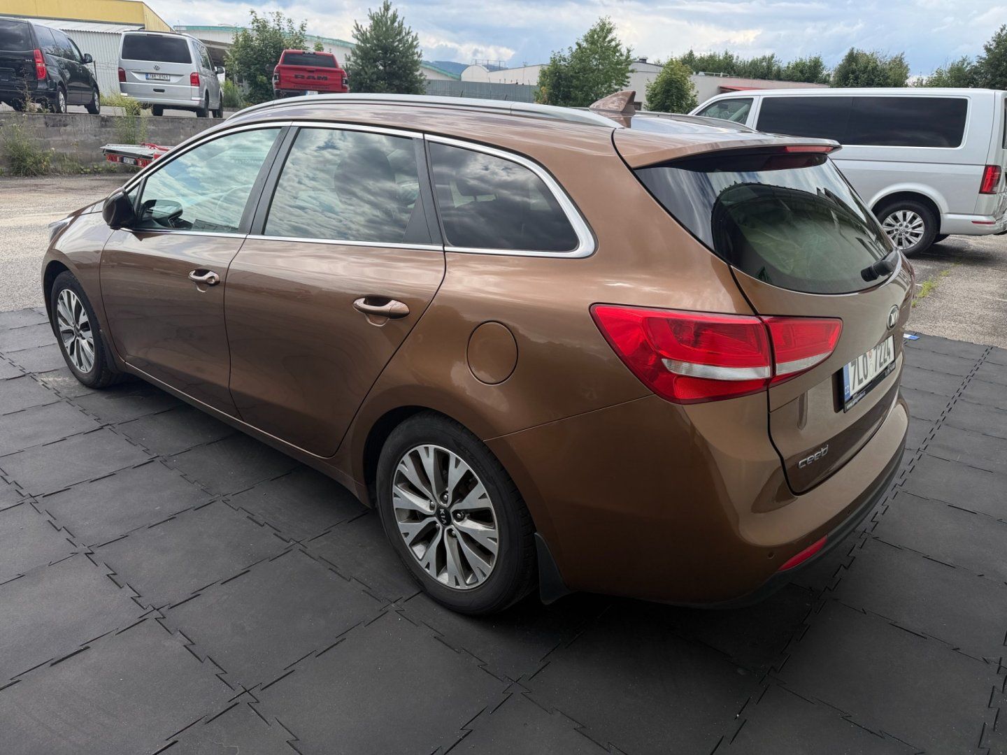 Kia Cee´d, 1.6GDi park. kamera, 2x alu - fotka 5
