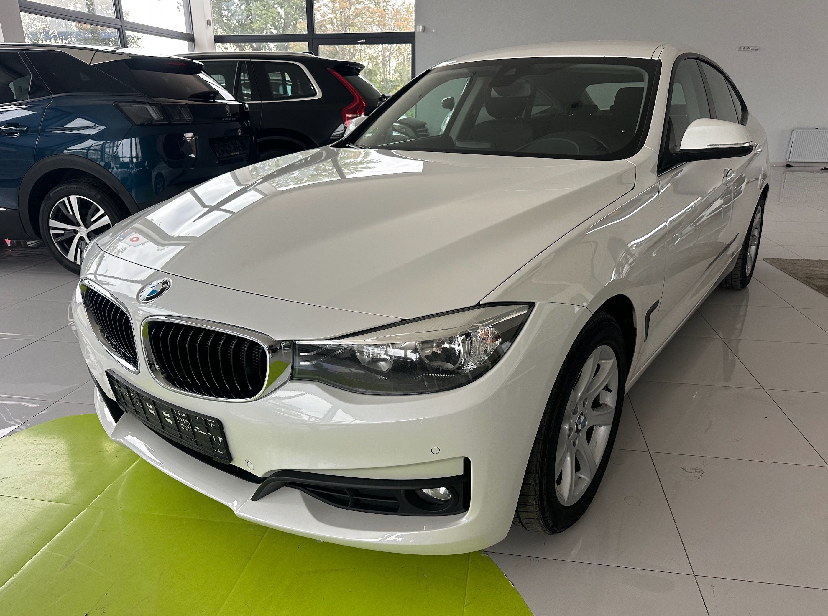 BMW Řada 3, 318dGT 2.0 KOMPLETNÍ SERVIS - fotka 5