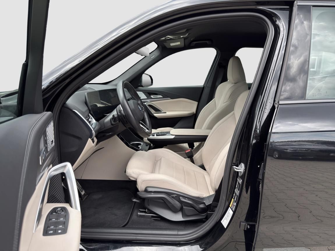 BMW X1, xDrive30e - fotka 2