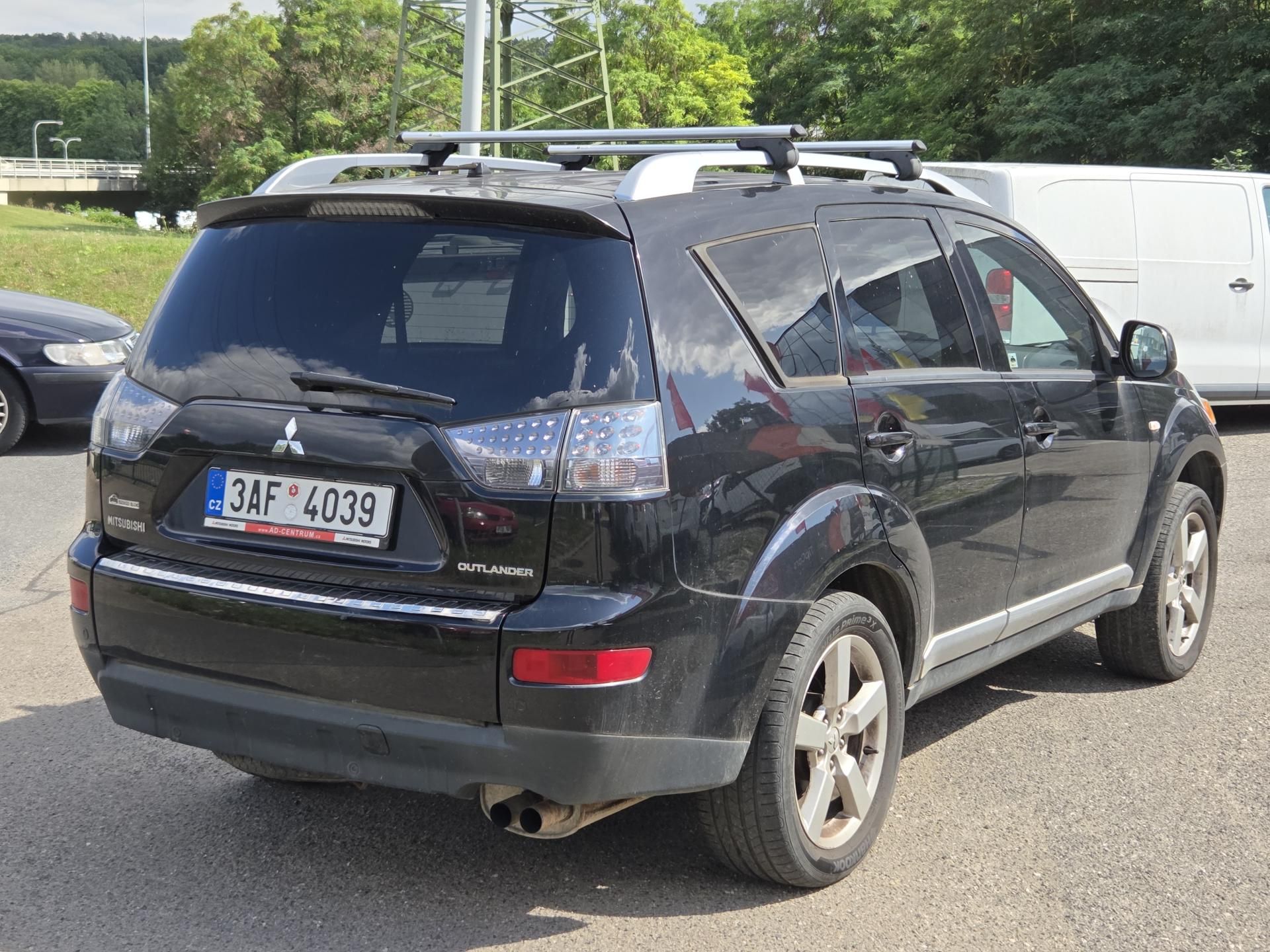 Mitsubishi Outlander, 2,0DI-D 4x4 - fotka 4