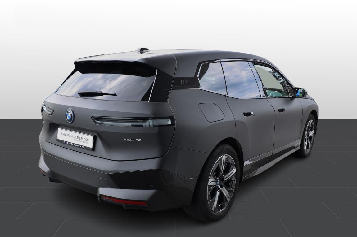 BMW iX, xDrive40 - fotka 5