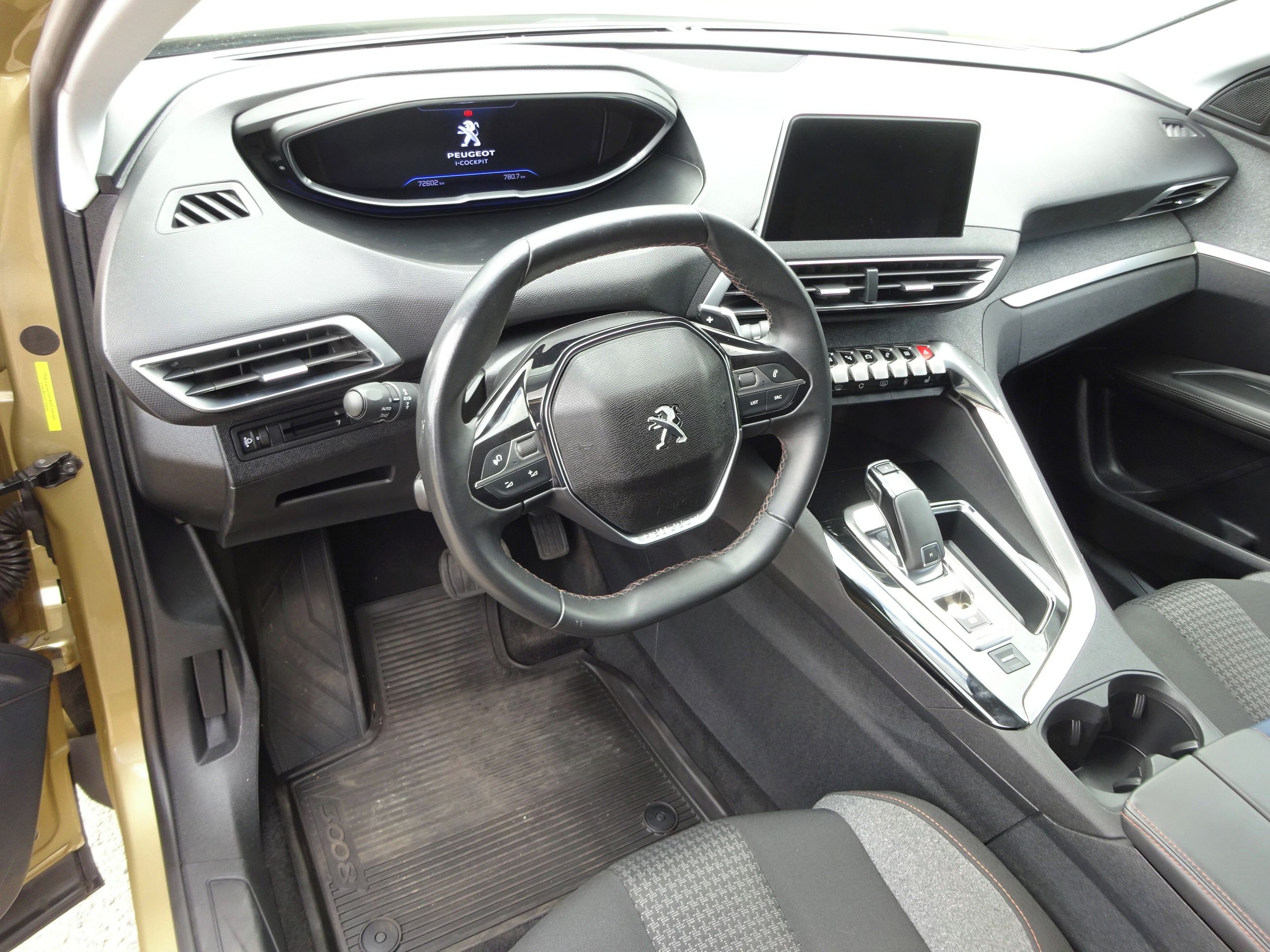 Peugeot 3008, 1.2 PureTech (96 kw) serviska - fotka 5