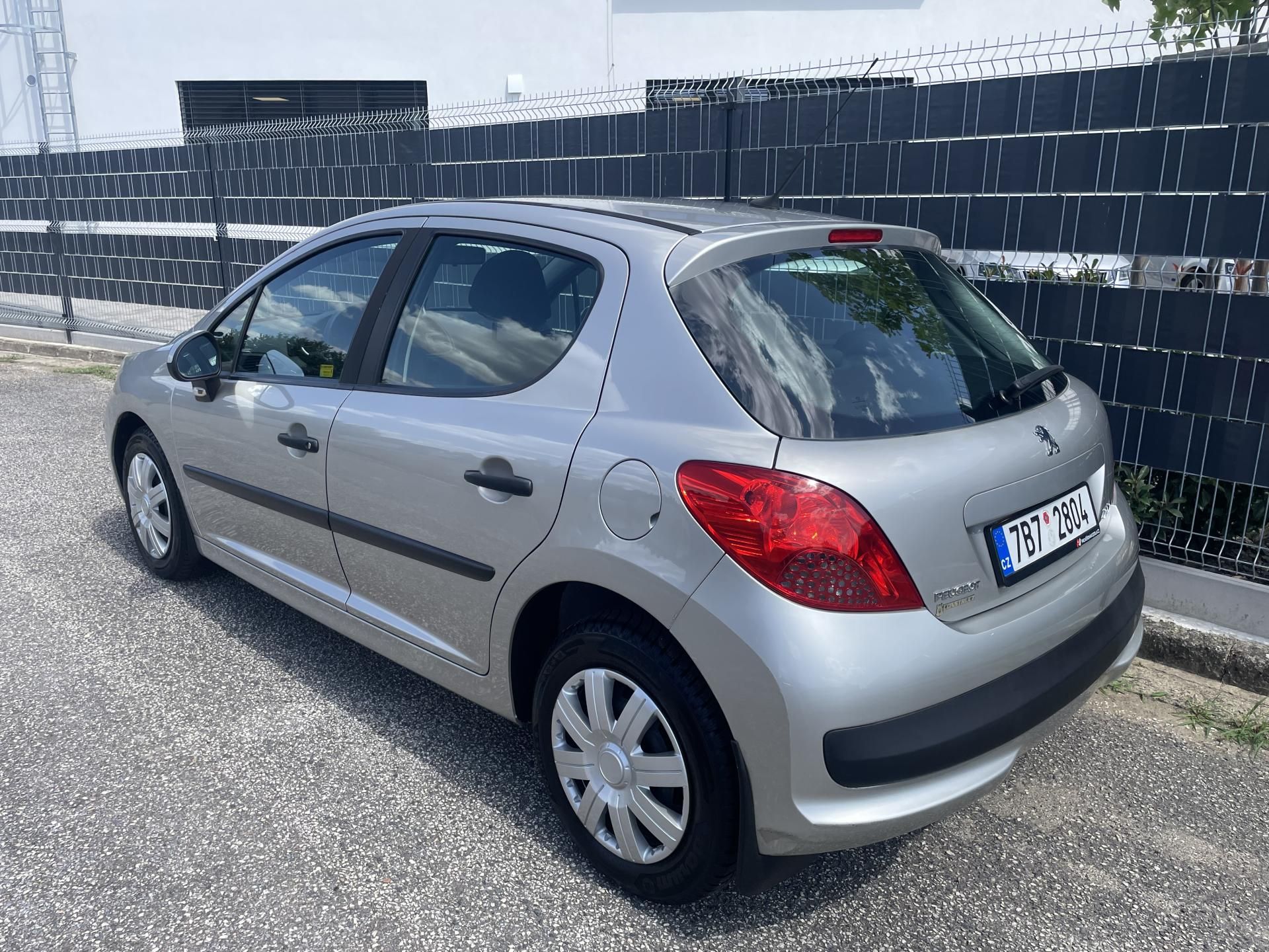 Peugeot 207, 1.4i - 67.000 km - ČR - fotka 3