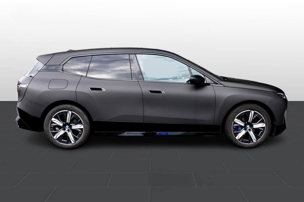 BMW iX, xDrive40 - fotka 6
