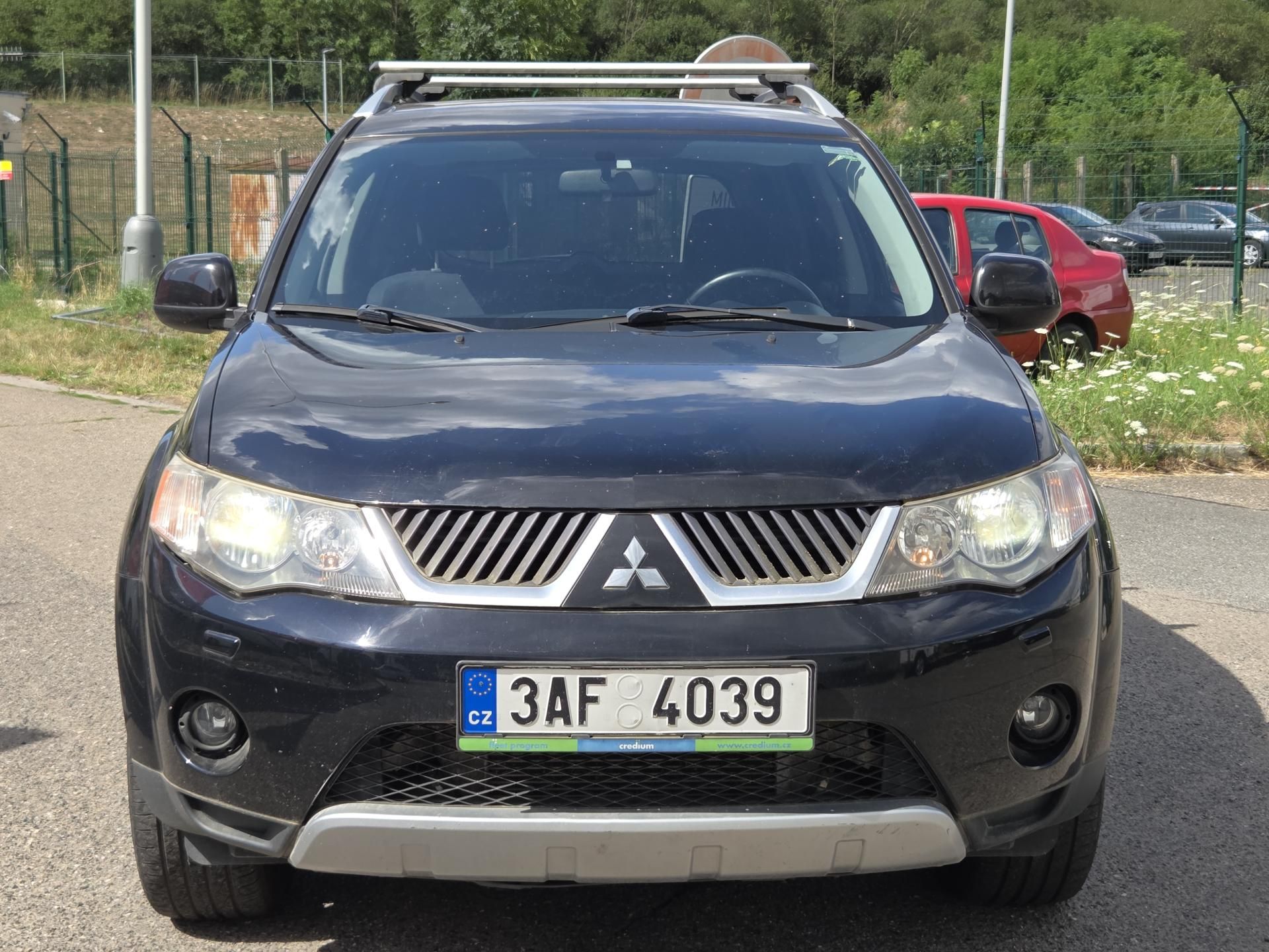 Mitsubishi Outlander, 2,0DI-D 4x4 - fotka 2