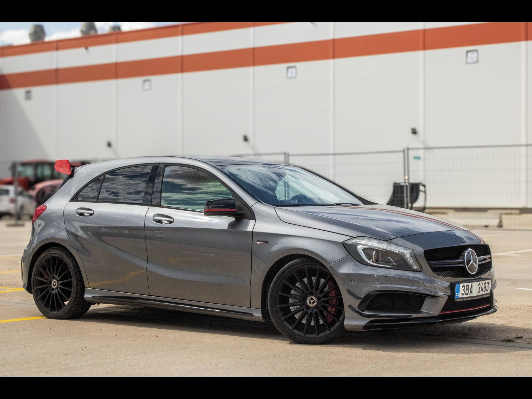 Mercedes-Benz Třídy A, Mercedes-Benz A 45 AMG - fotka 3