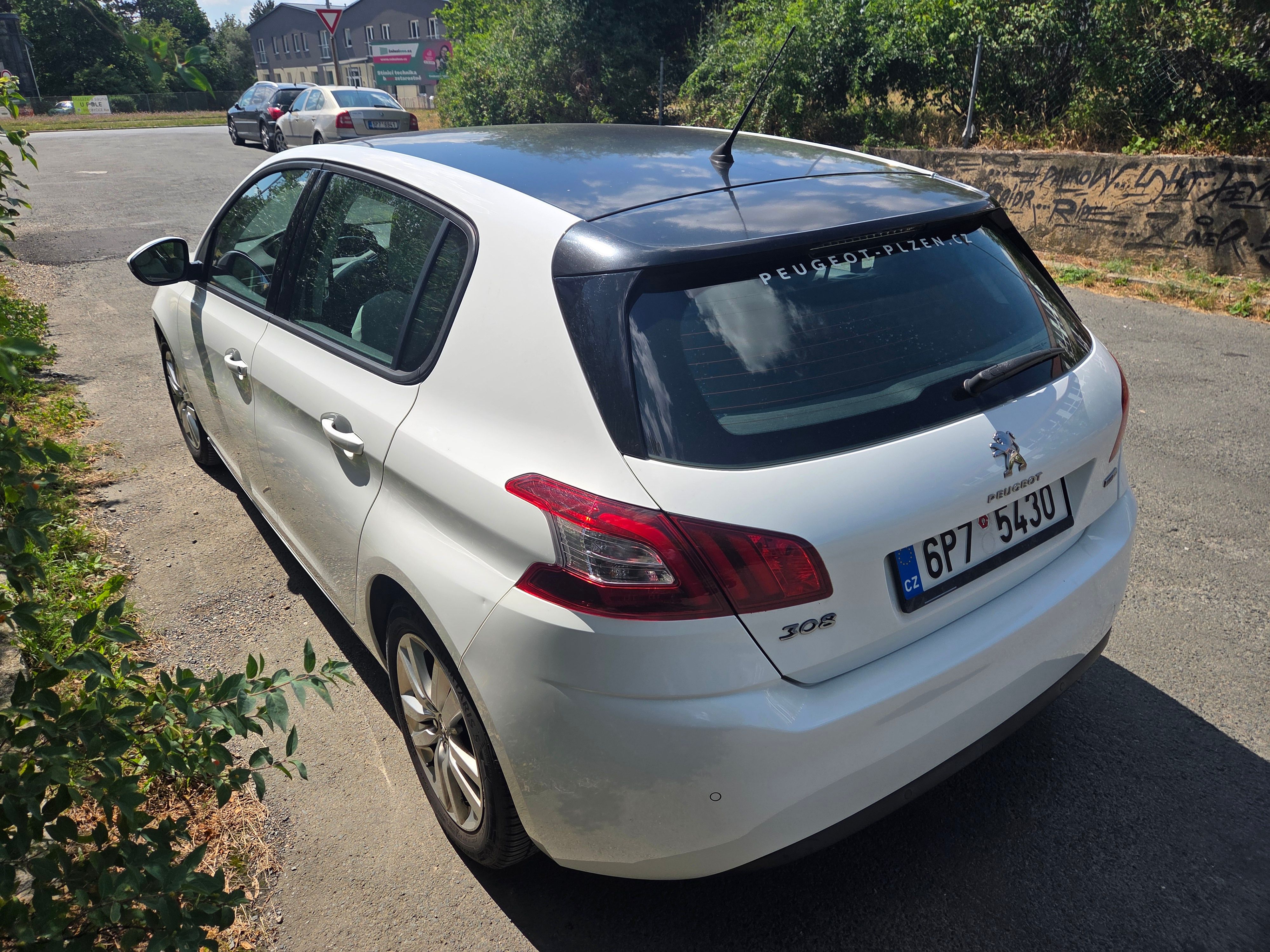 Peugeot 308, 1.2 Automat Active + tažné - fotka 4