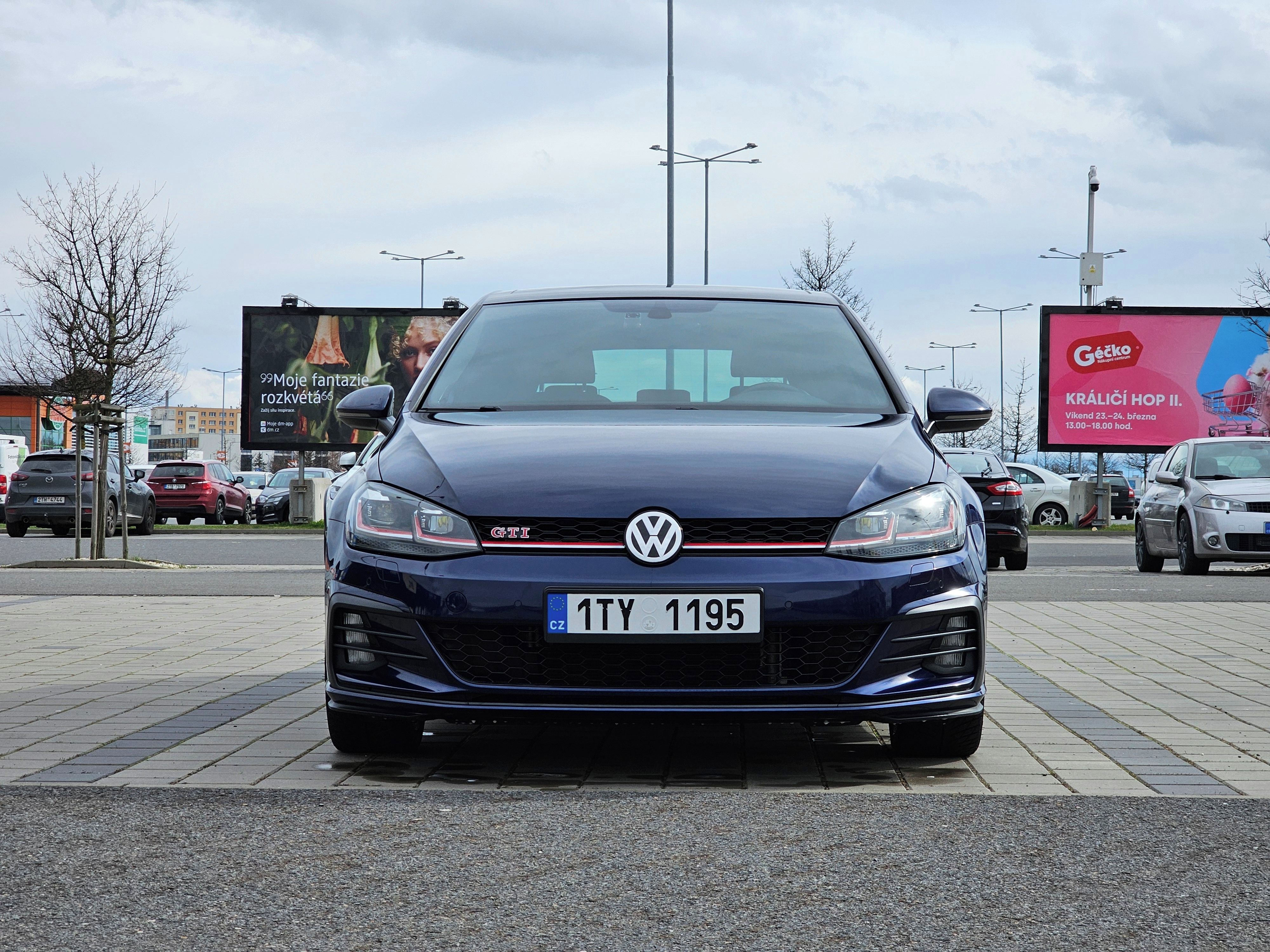 Volkswagen Golf, Volkswagen Golf 7.5 GTI 180kW - fotka 2