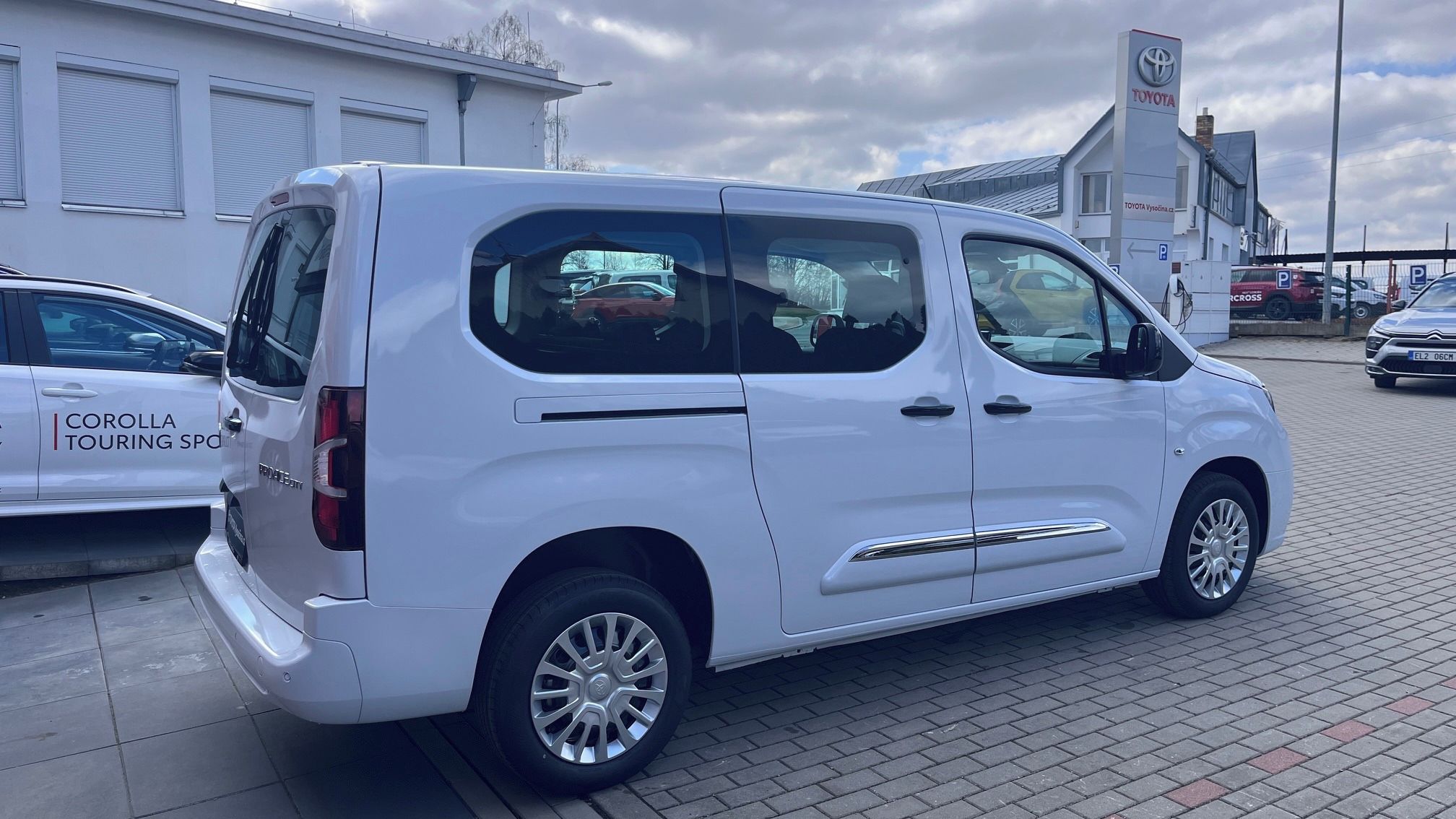 Toyota Proace City Verso, Long 1,5D 130PS Business 7S - fotka 6