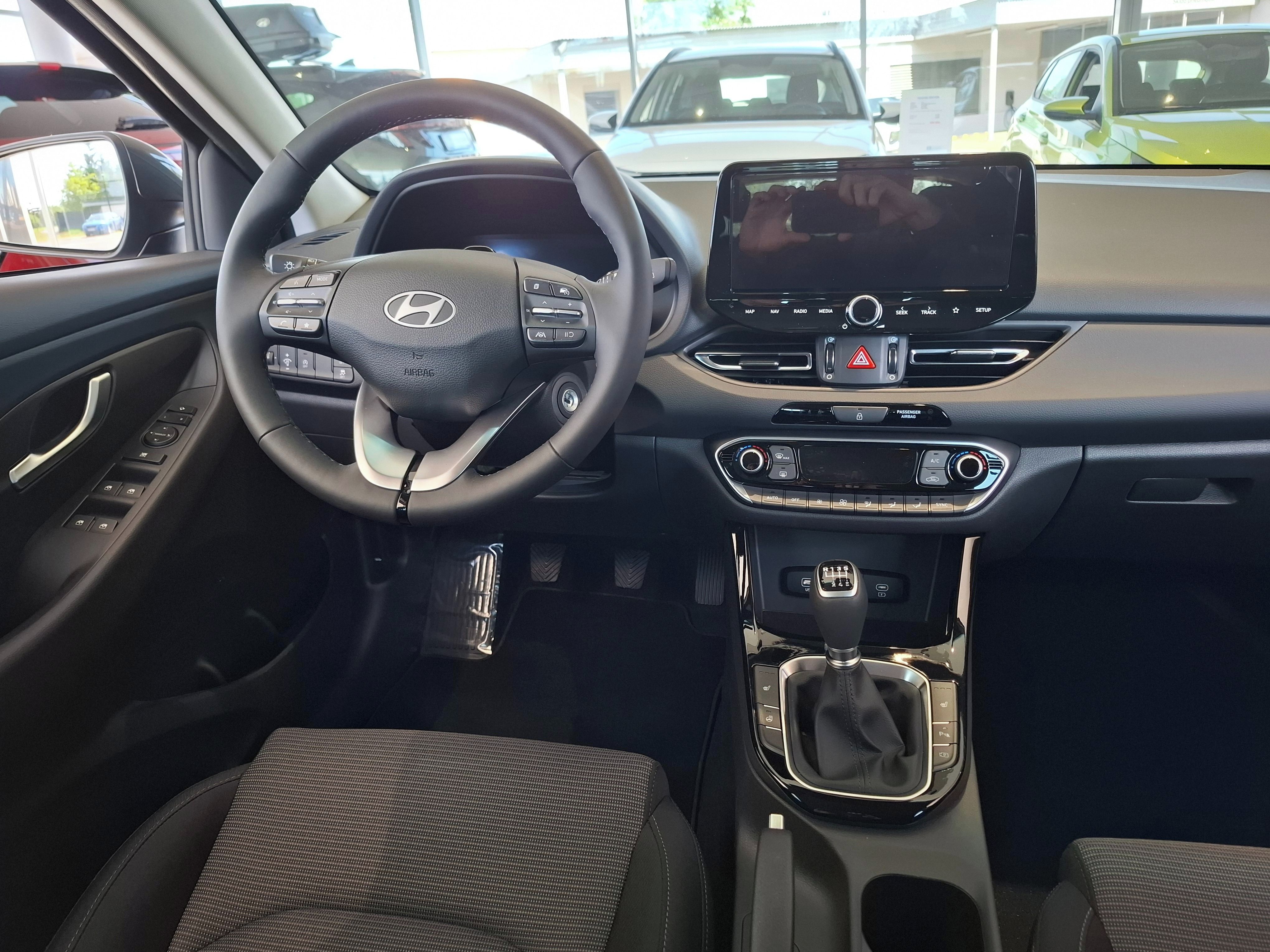 Hyundai i30, 1,0TGDI 85kW GO CZECH FWDT MT - fotka 3