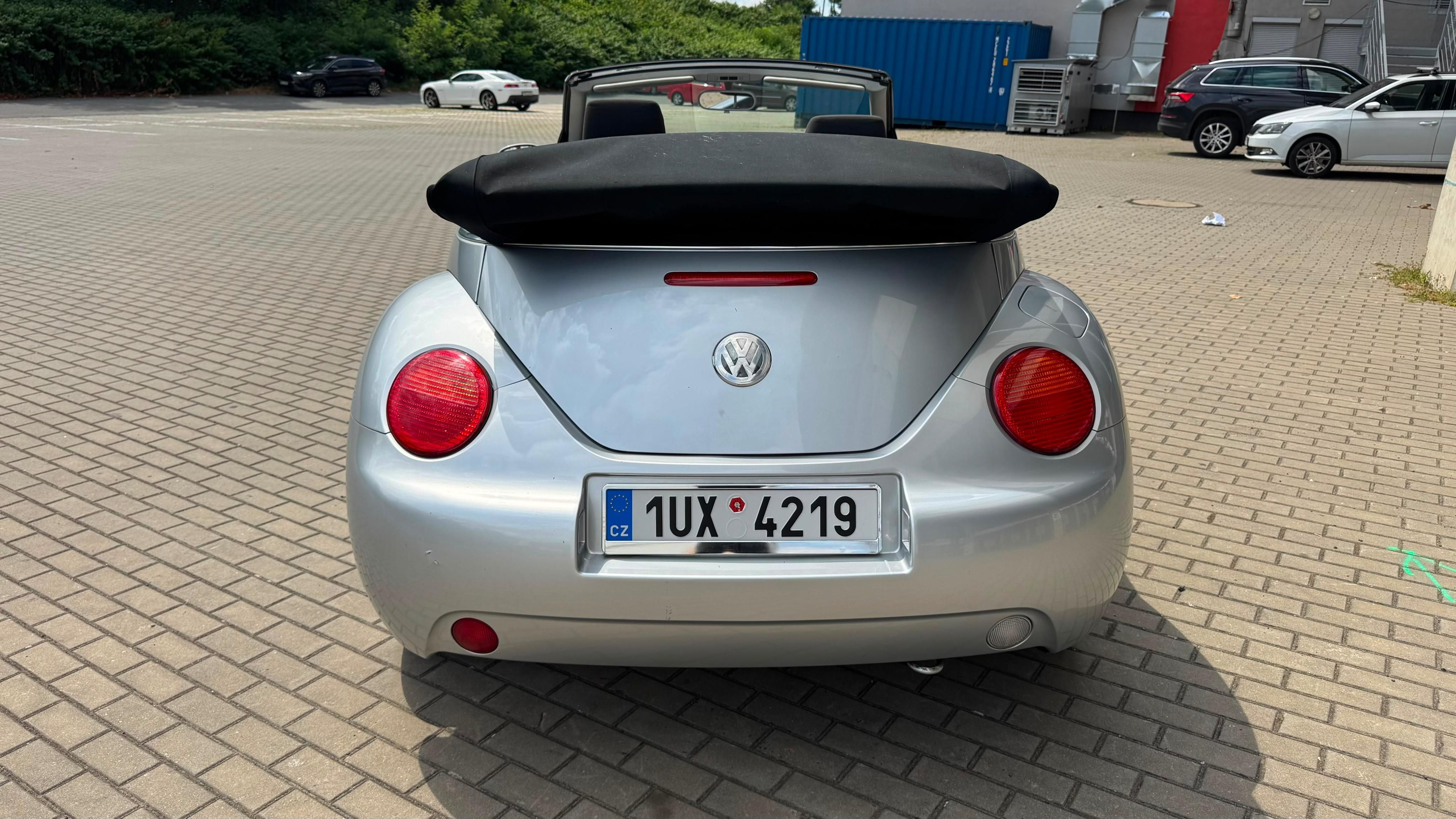 Volkswagen New Beetle, 1.6i, 75kw Kabriolet - fotka 4