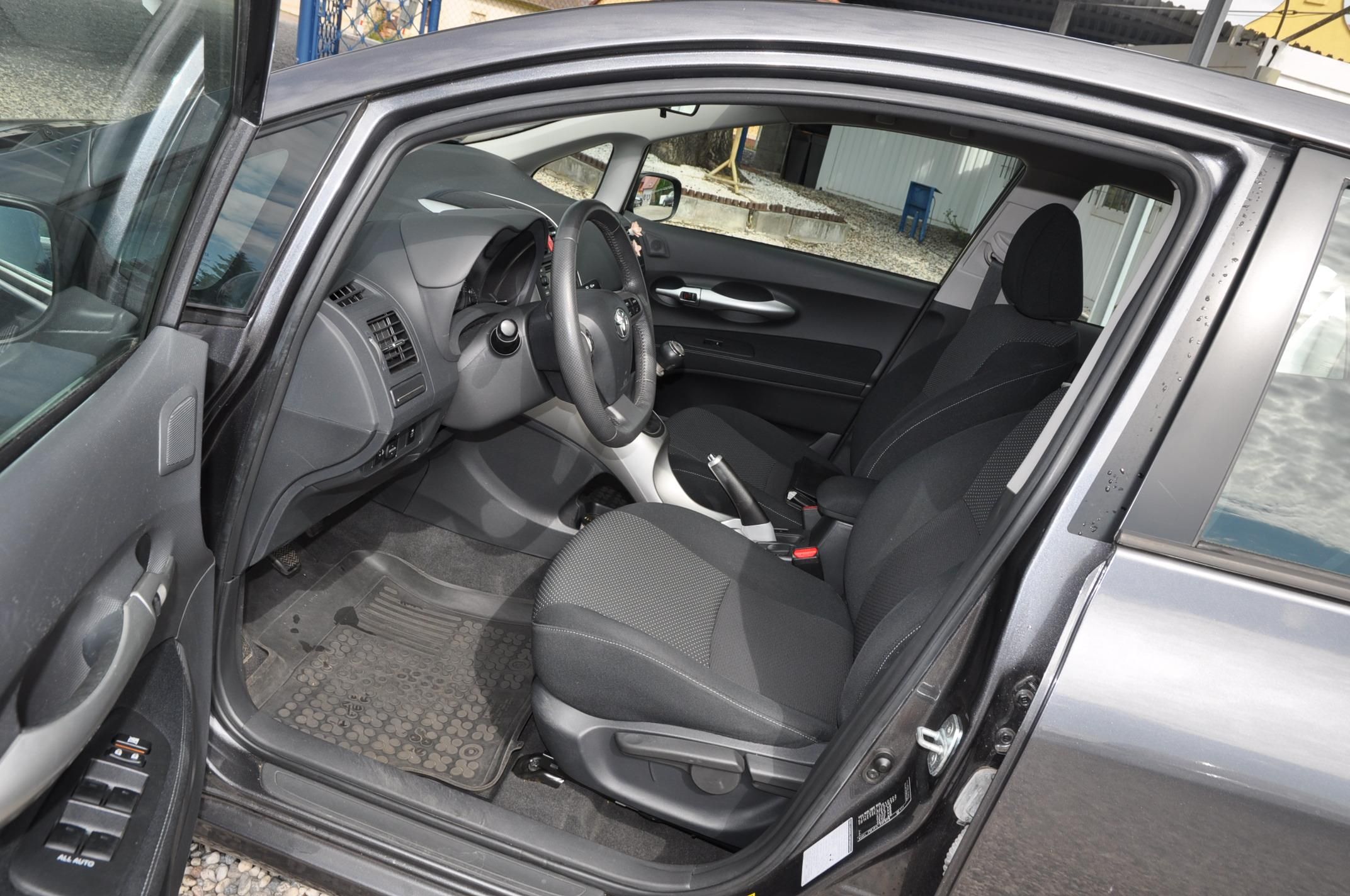 Toyota Auris, 1.6 Valvematic 97kW - fotka 6