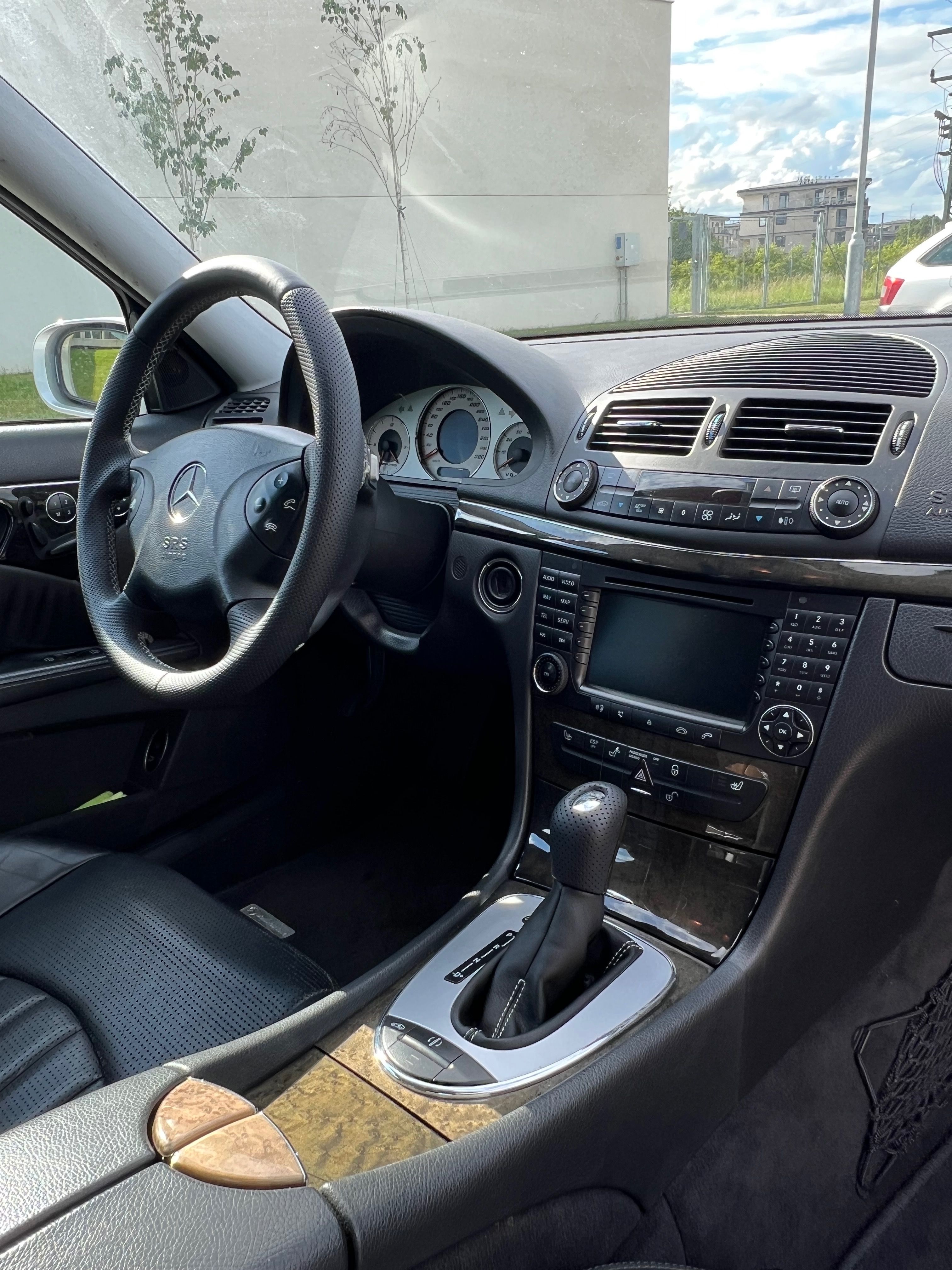 Mercedes-Benz Třídy E, Mercedes benz E55 AMG V8 - fotka 6
