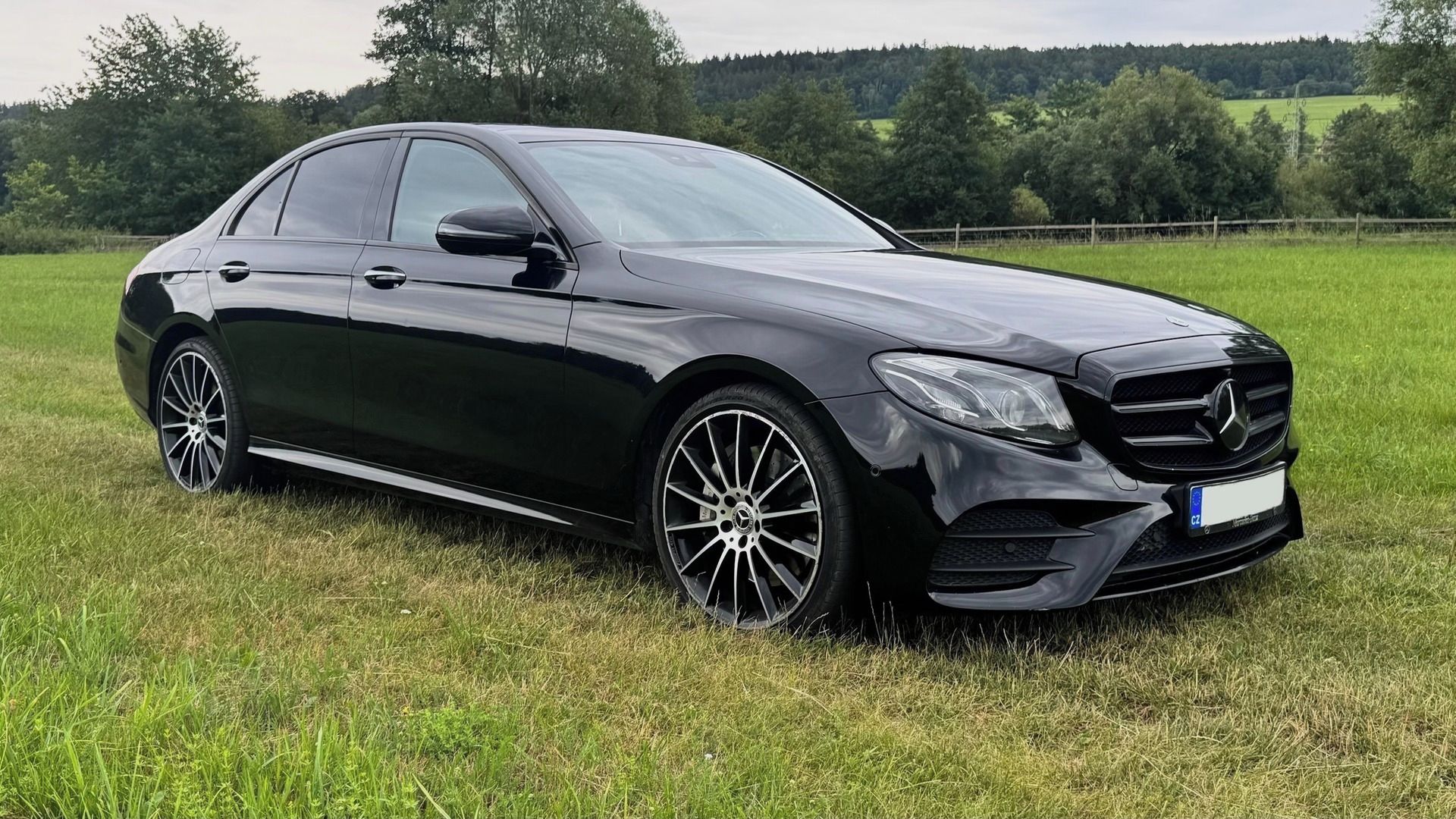Mercedes-Benz Třídy E, E450 V6 Biturbo 4matic AMG - fotka 3