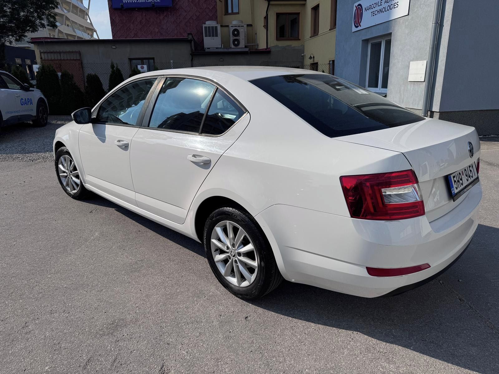 Škoda Octavia, 1,6 TDI, 84 kW, manuál, klima - fotka 5