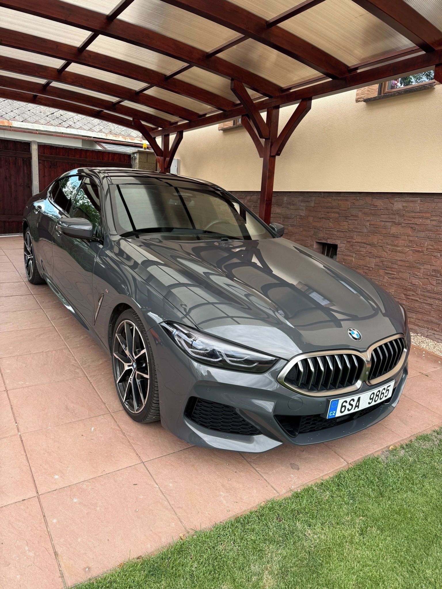 BMW Řada 8, M