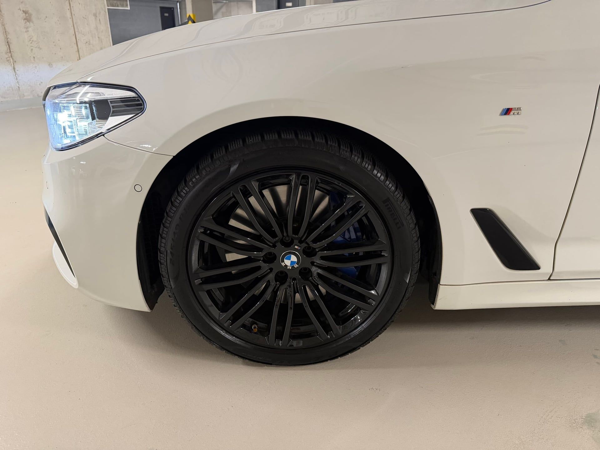 BMW Řada 5, 540i xDrive/M-paket/ČR/servis - fotka 2