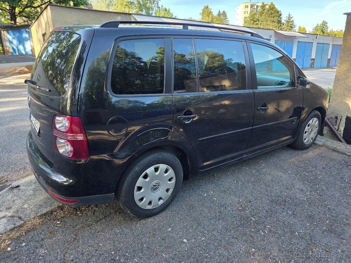 Volkswagen Touran - fotka 2