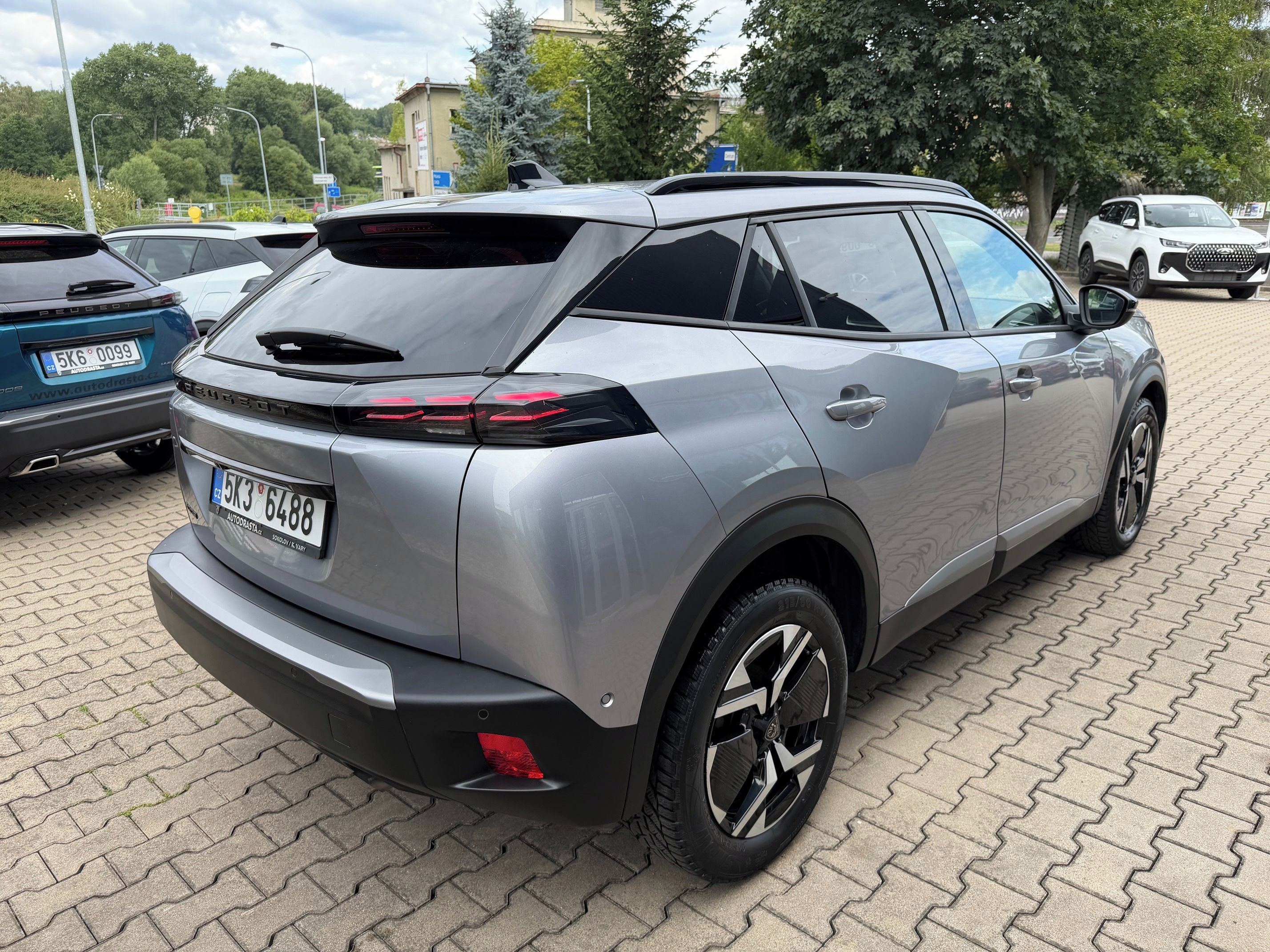 Peugeot 2008, ALLURE 1.2 PT 74kW MAN6 - fotka 6