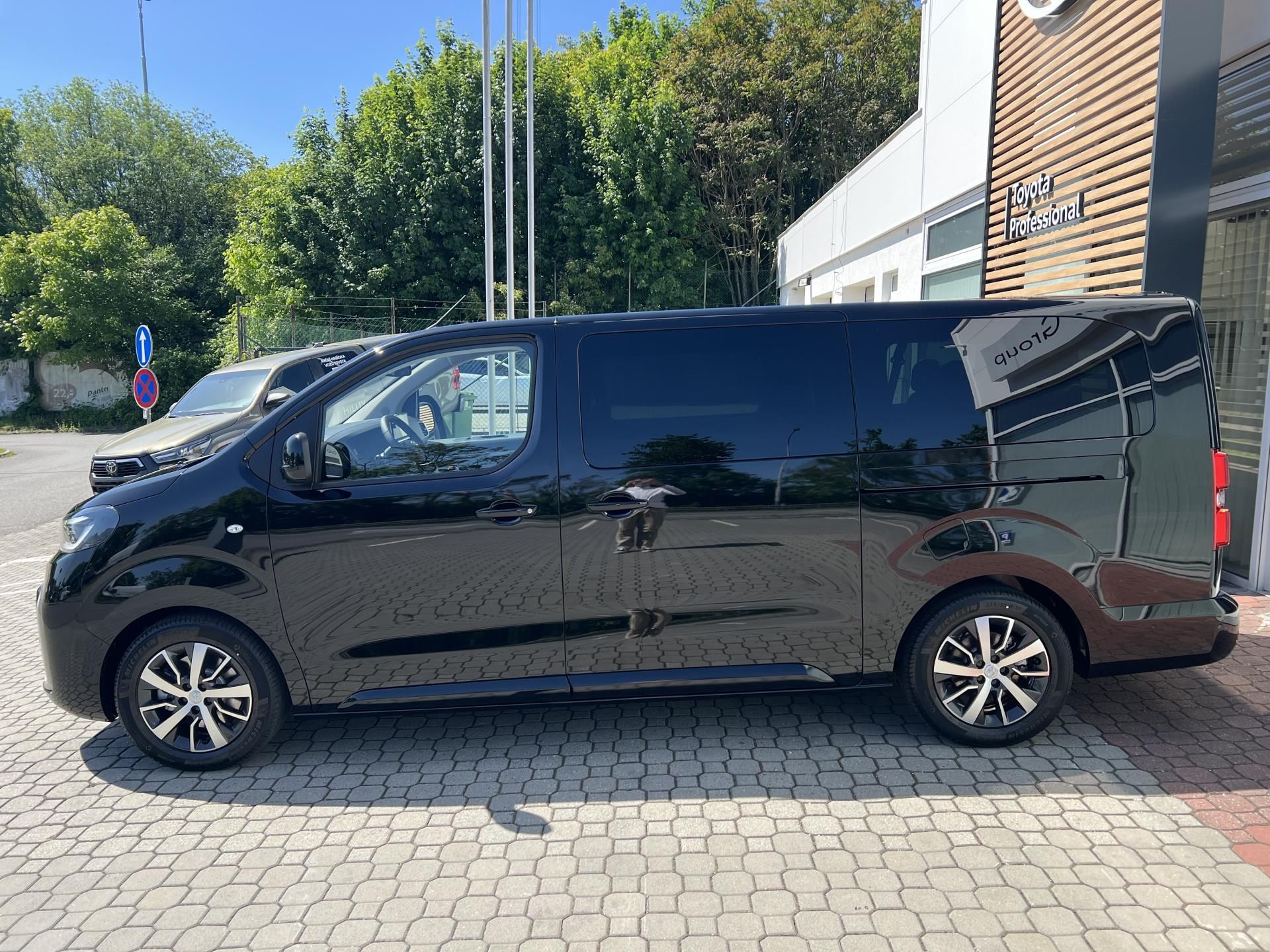 Toyota Proace Verso, 2.2D 8AT VIP 7S Long - fotka 3