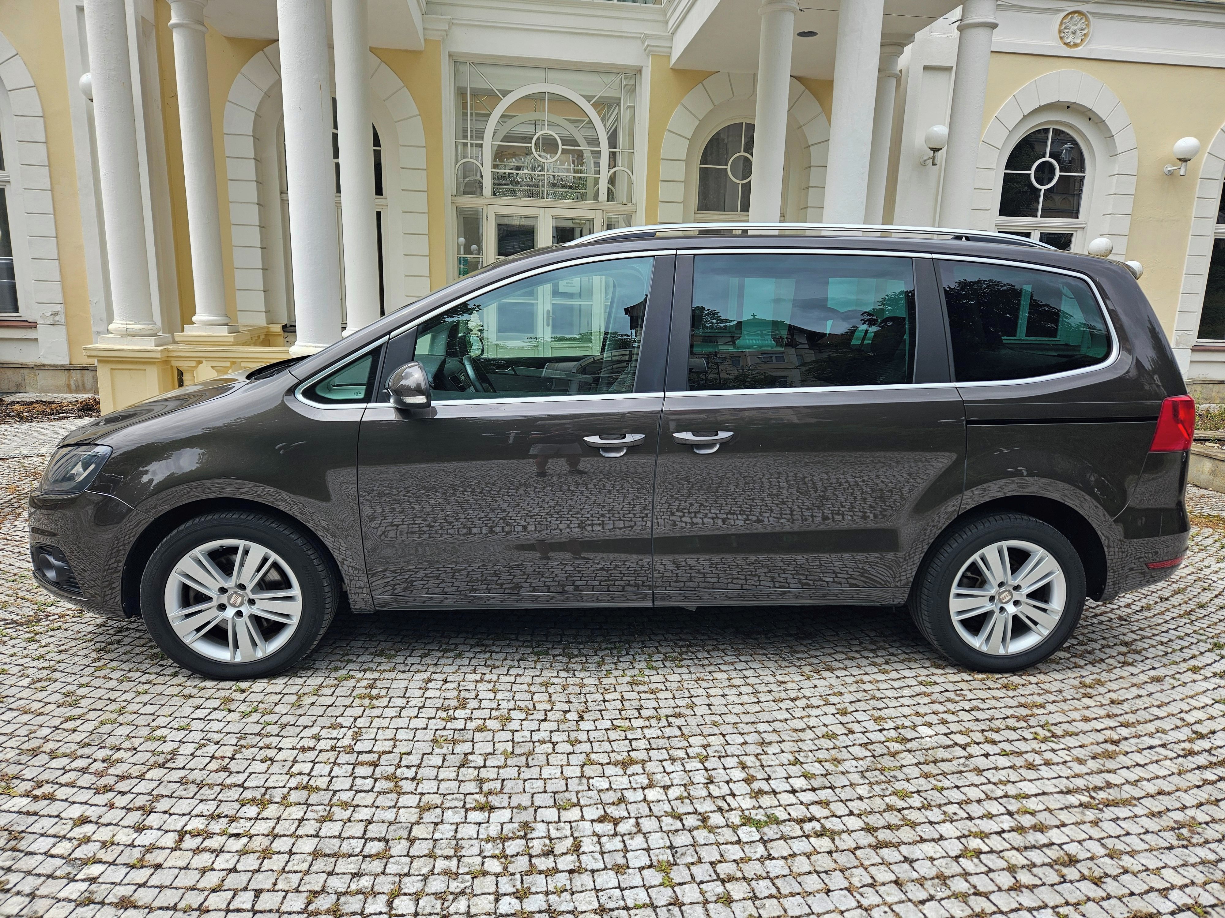 Seat Alhambra, Mod. 2015, 7 míst,  98.000 km - fotka 2