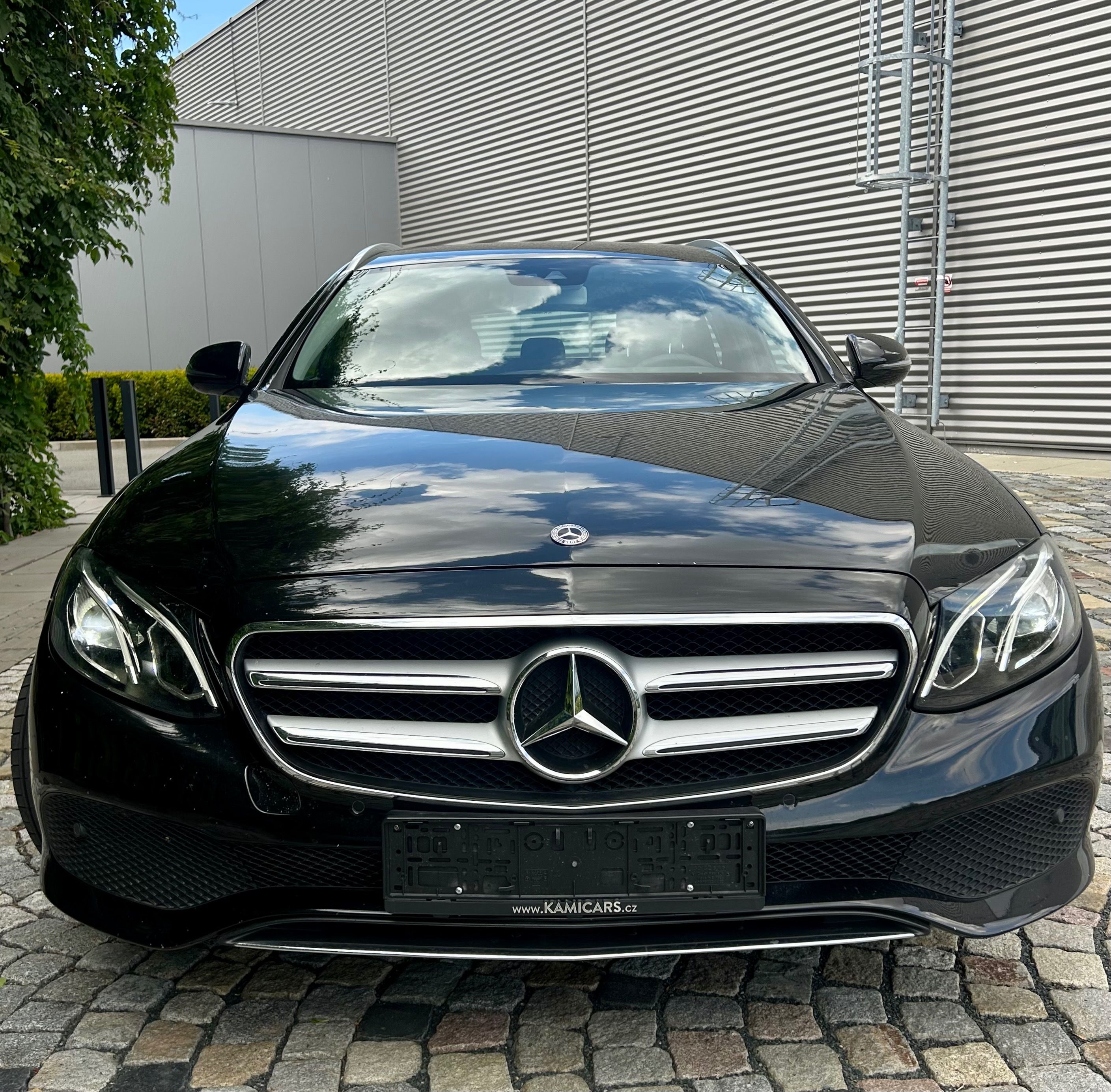 Mercedes-Benz Třídy E, 220D 143KW LED-NAVI-KAMERA-PDC - fotka 2