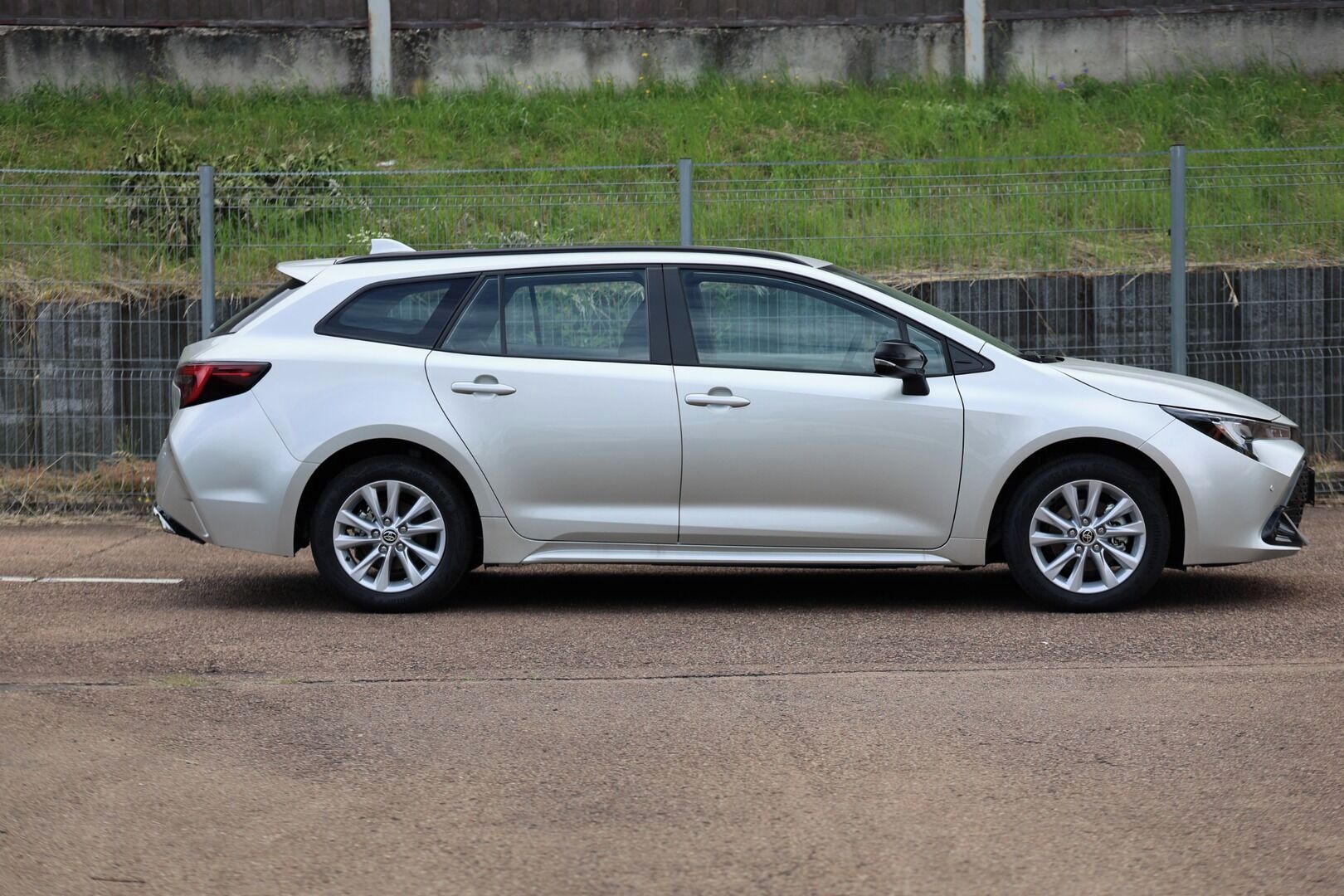 Toyota Corolla, TS 1.8. Hybrid Comfort - fotka 6