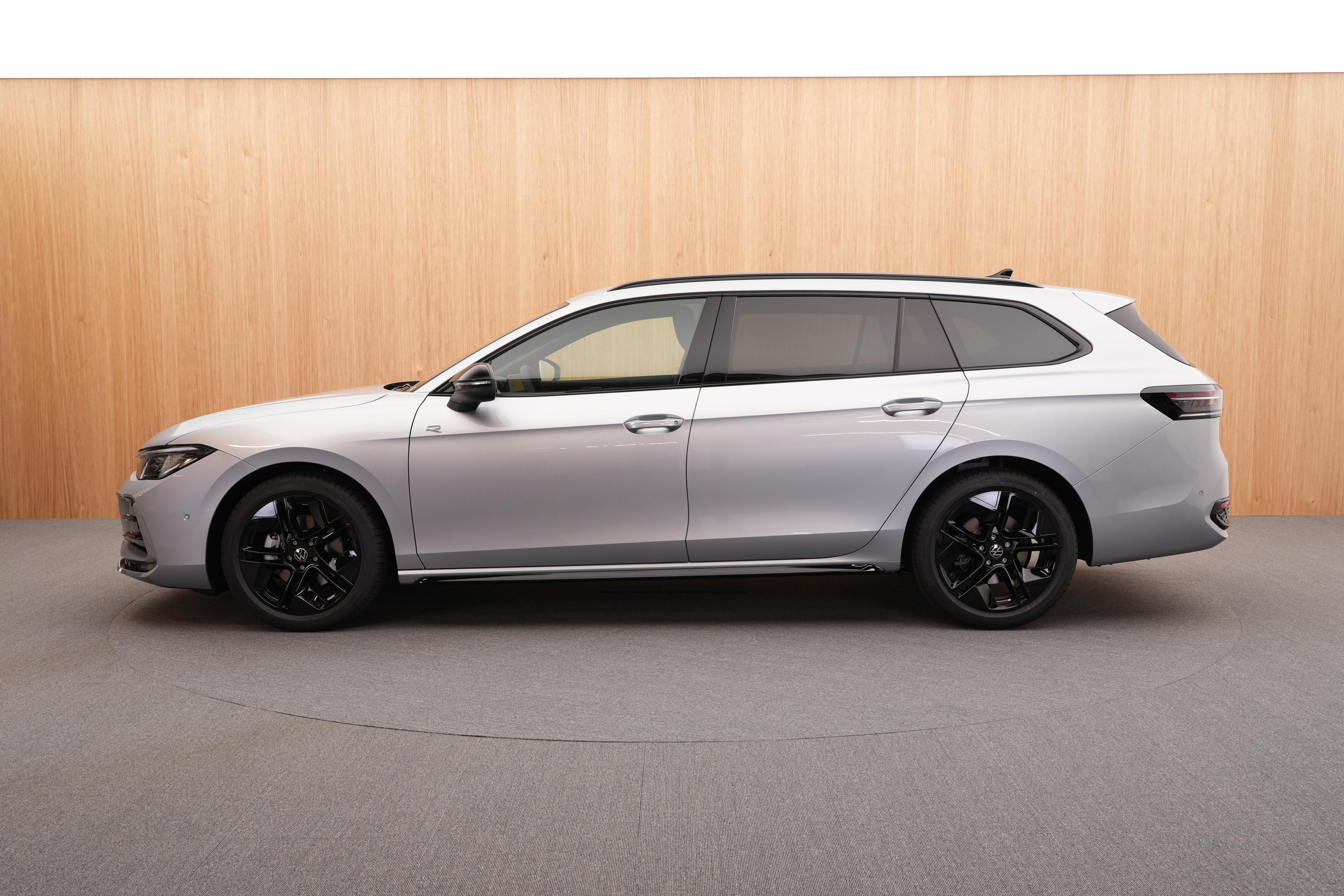 Volkswagen Passat, R-Line 2.0 TDI DSG - fotka 2