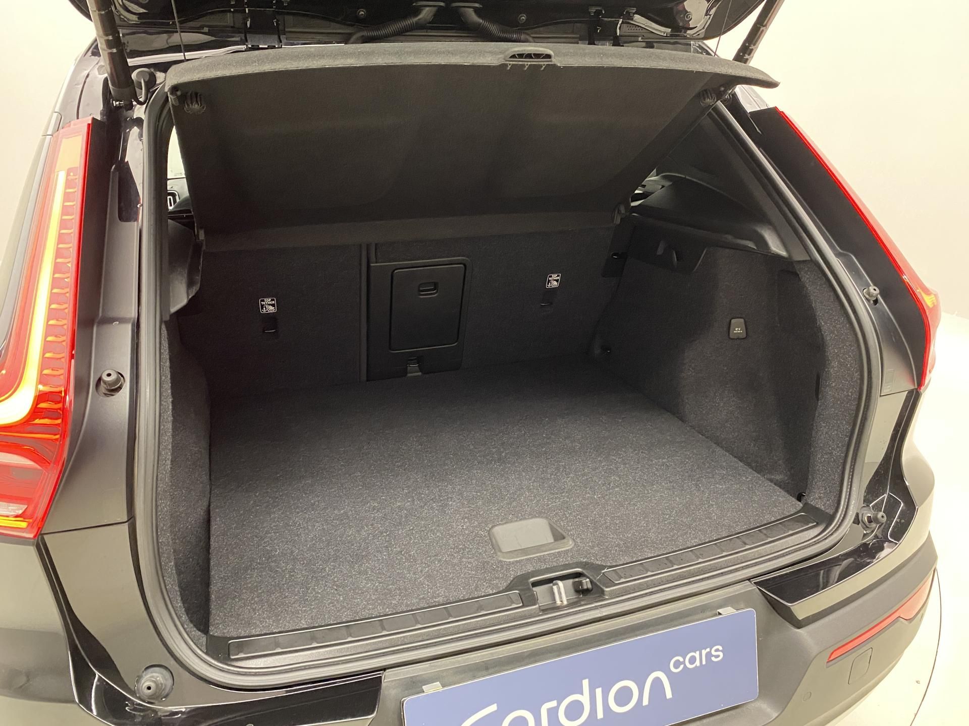 Volvo XC40, T2 MOMENTUM AUT CZ - fotka 6