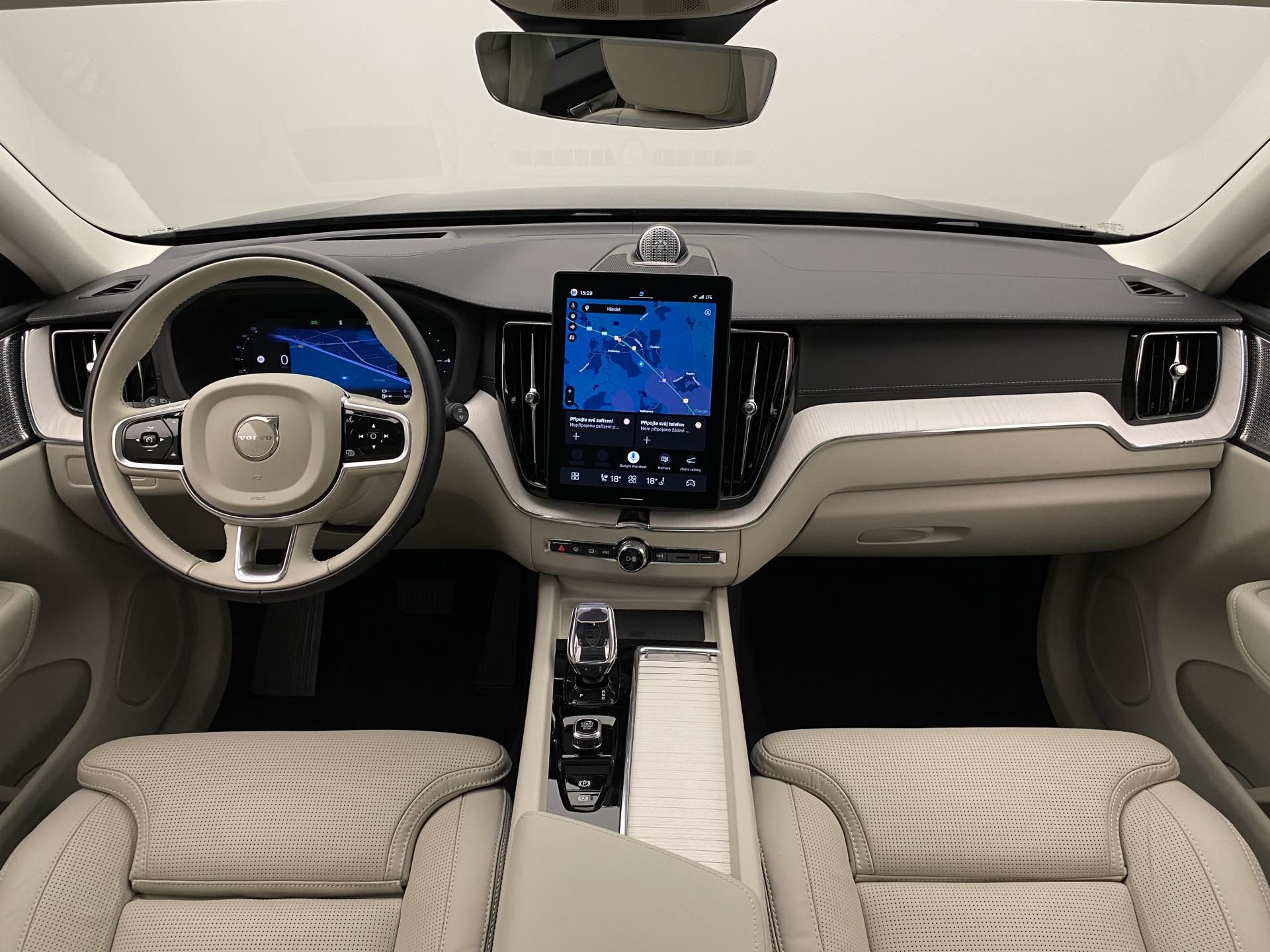Volvo XC60, T8 AWD RECHARGE DARK ULTRA CZ - fotka 2