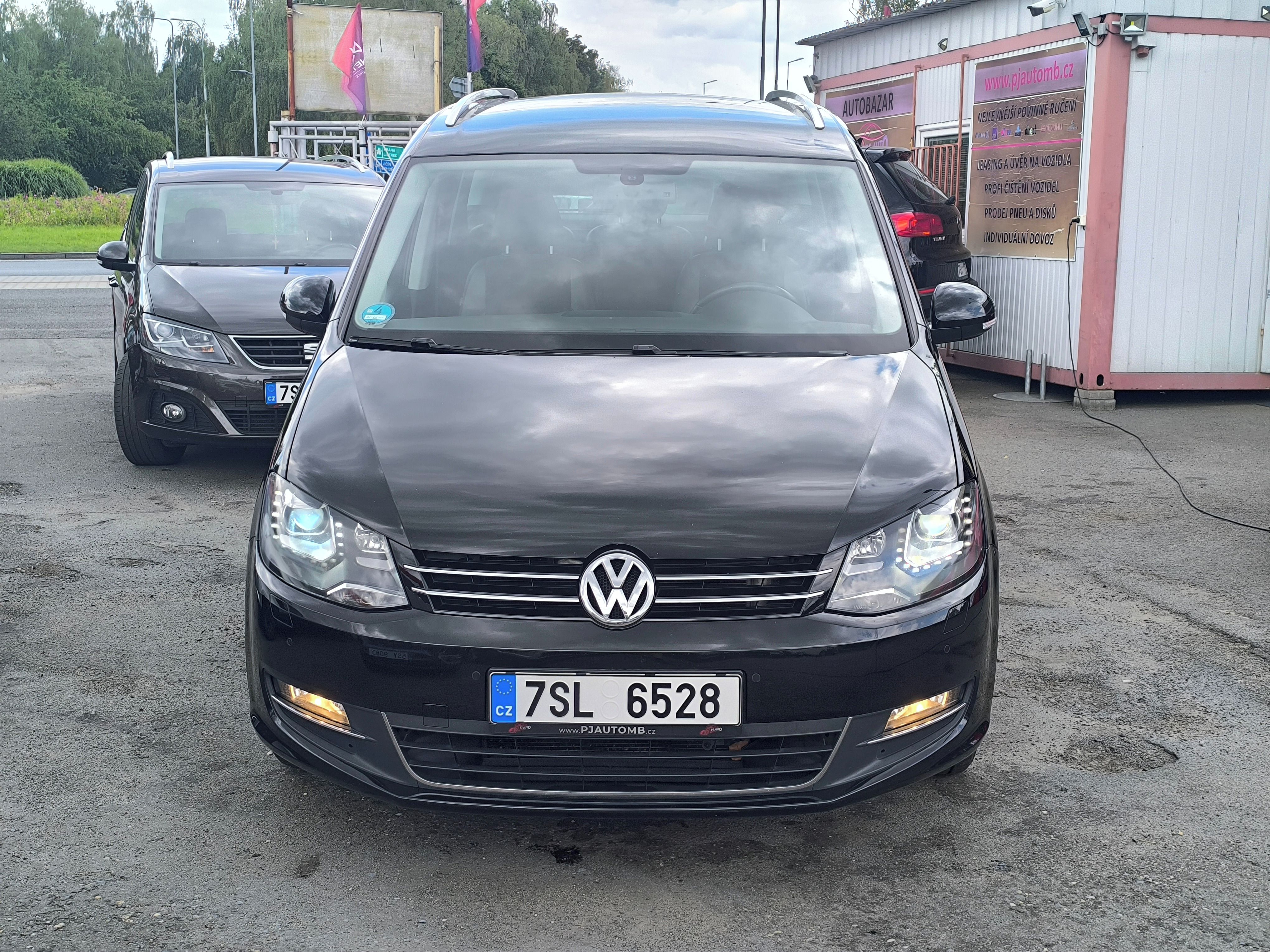 Volkswagen Sharan, 2.0TDi Highline,Tažné,1majitel - fotka 3