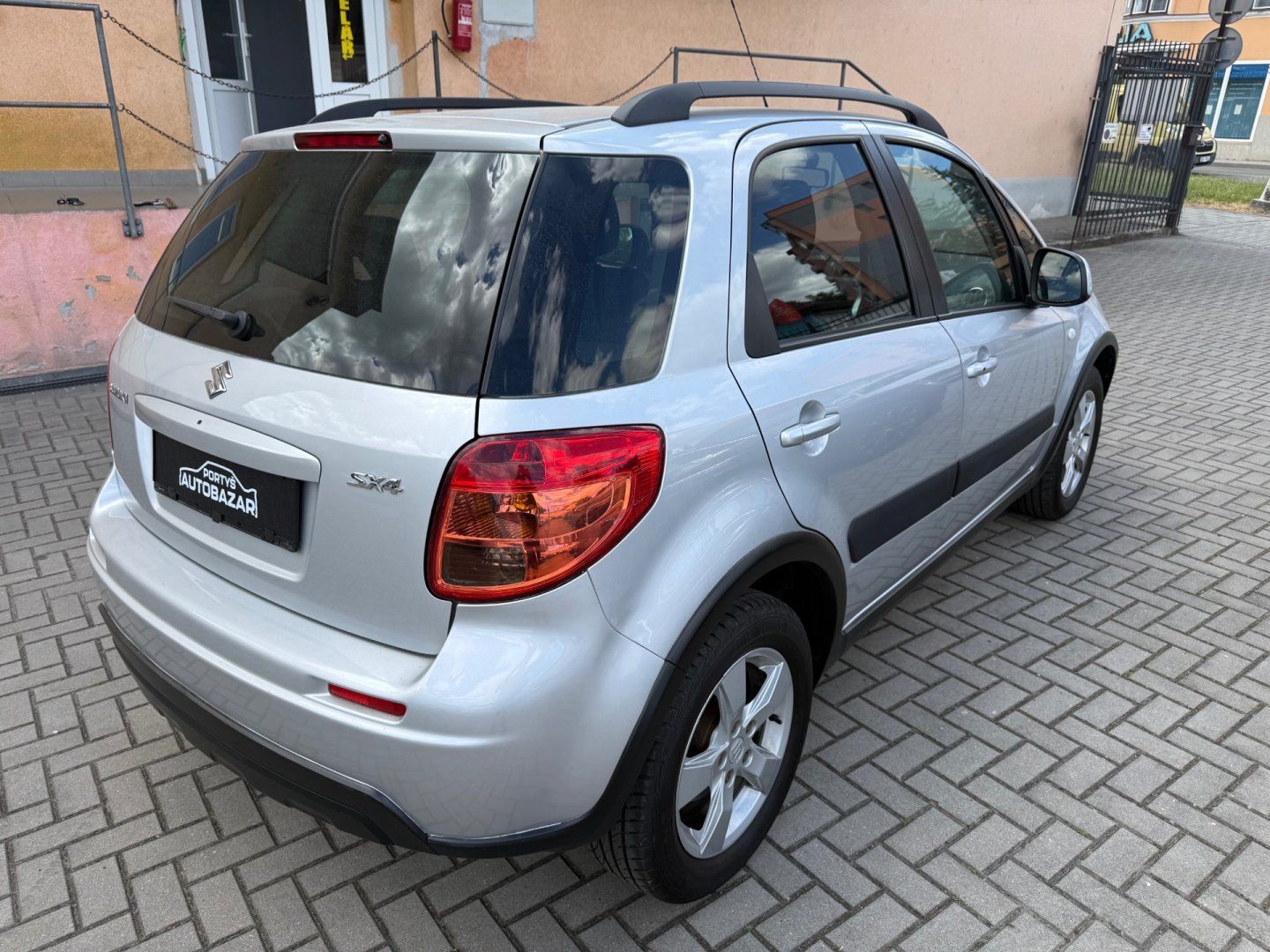 Suzuki SX4, 1.6 VVTi - Málo najeto ! - fotka 3