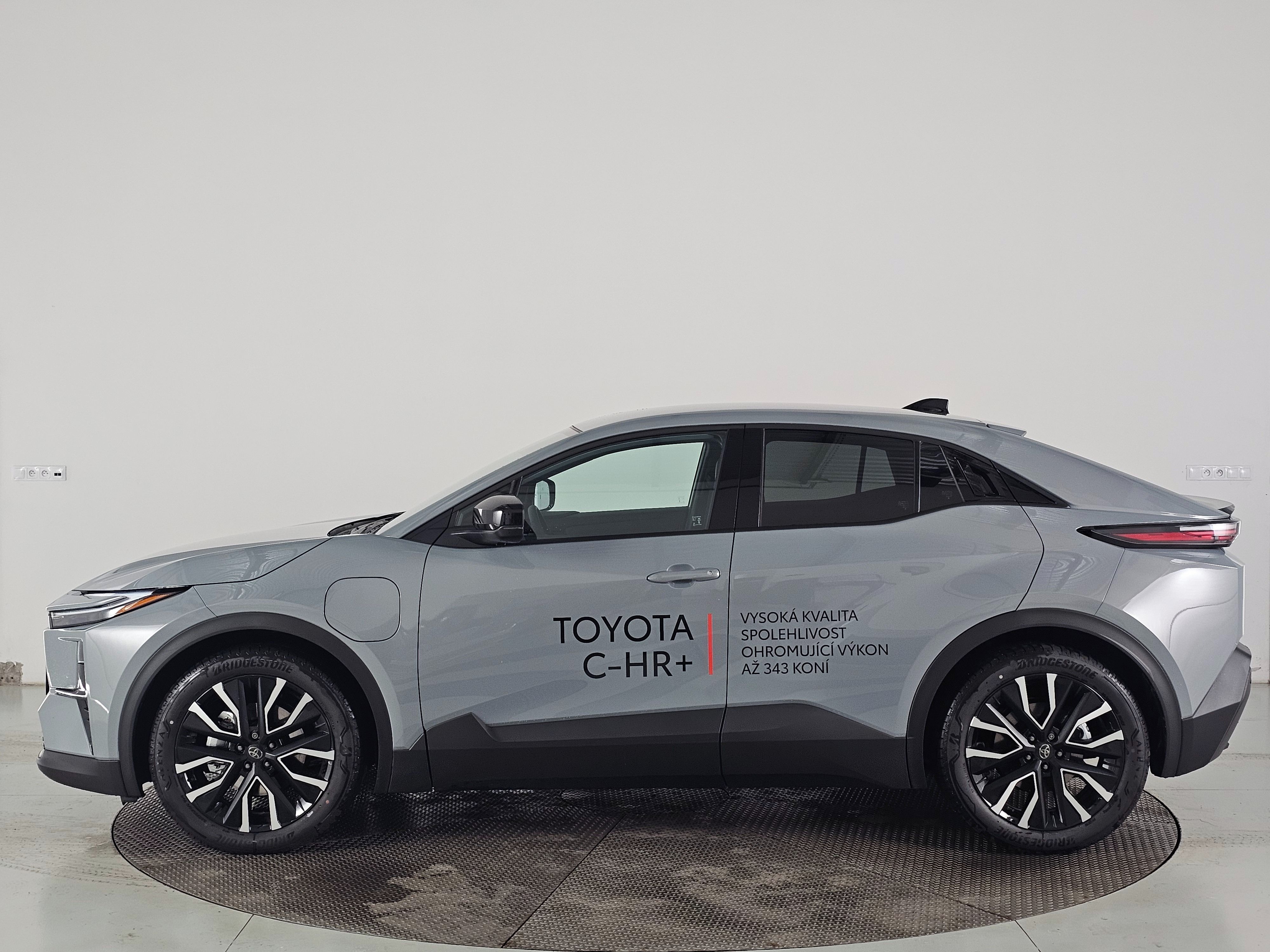 Toyota C-HR, + Style Dynamic 224k 77 kWh - fotka 4