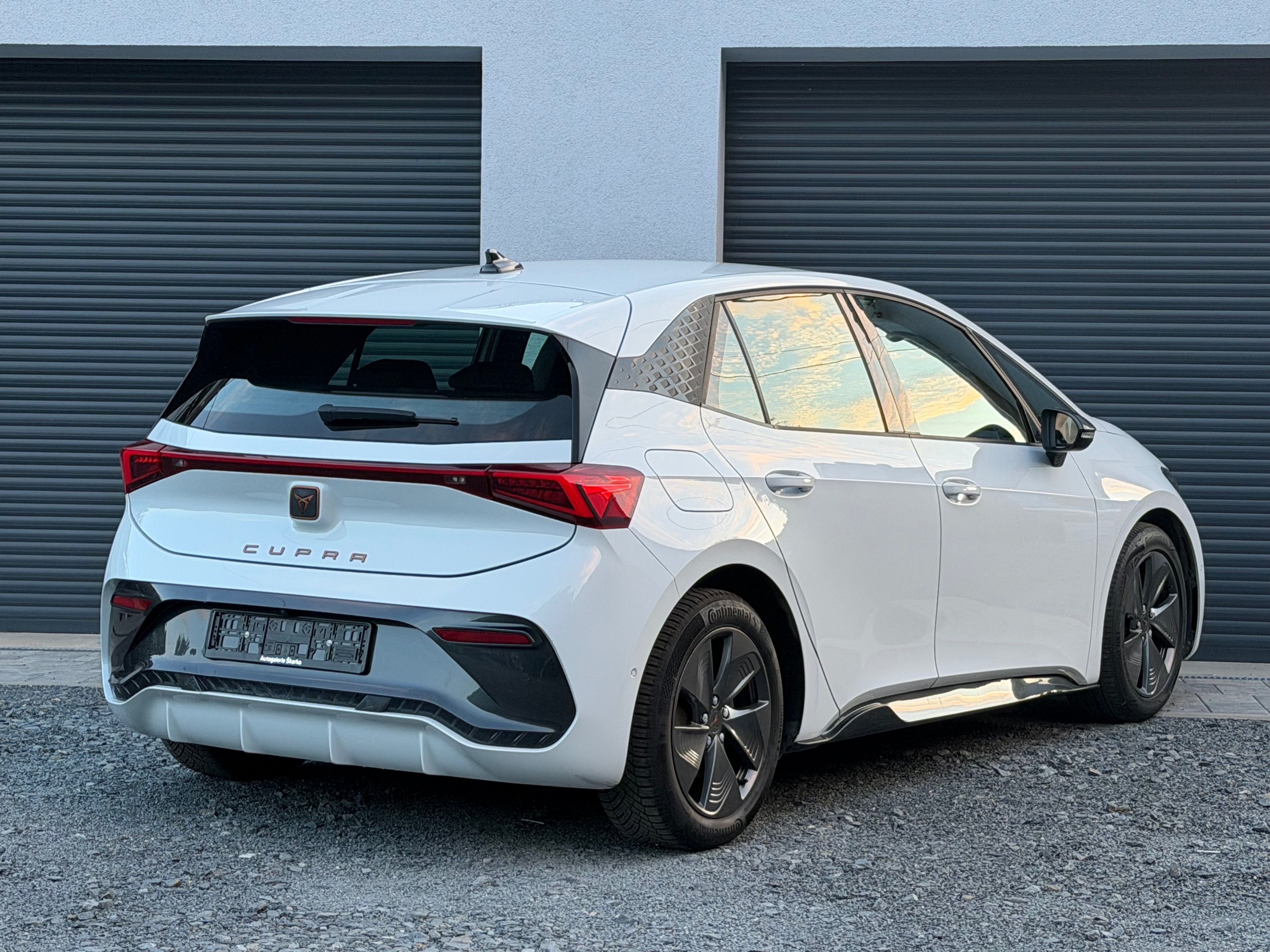 Cupra Born, 62kwh 150KW VYHŘEV tepelko - fotka 6