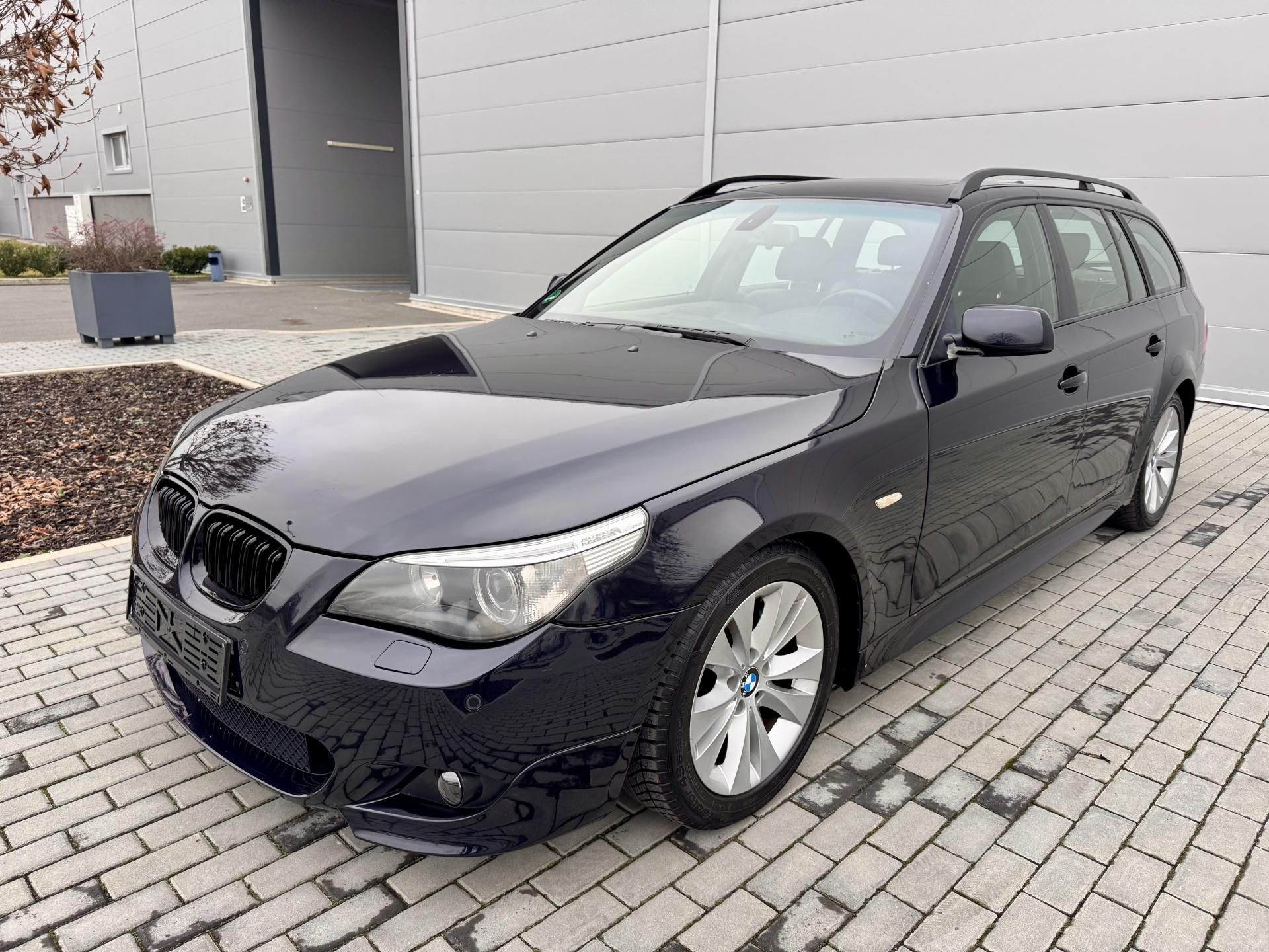 BMW Řada 5, 530i MANUÁL M-Packet PDC Navi - fotka 3
