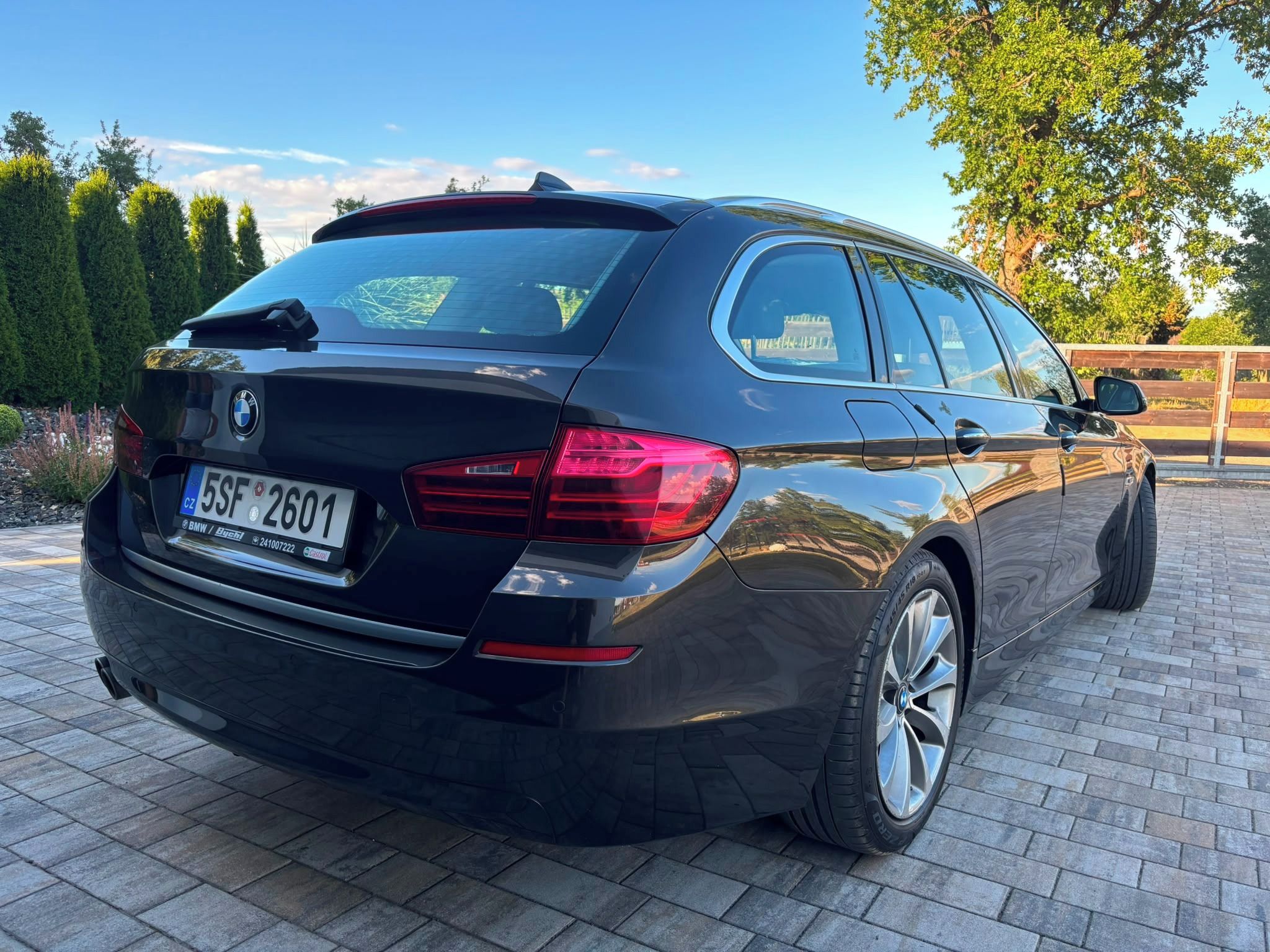 BMW Řada 5, 520 D XDR Touring - fotka 4