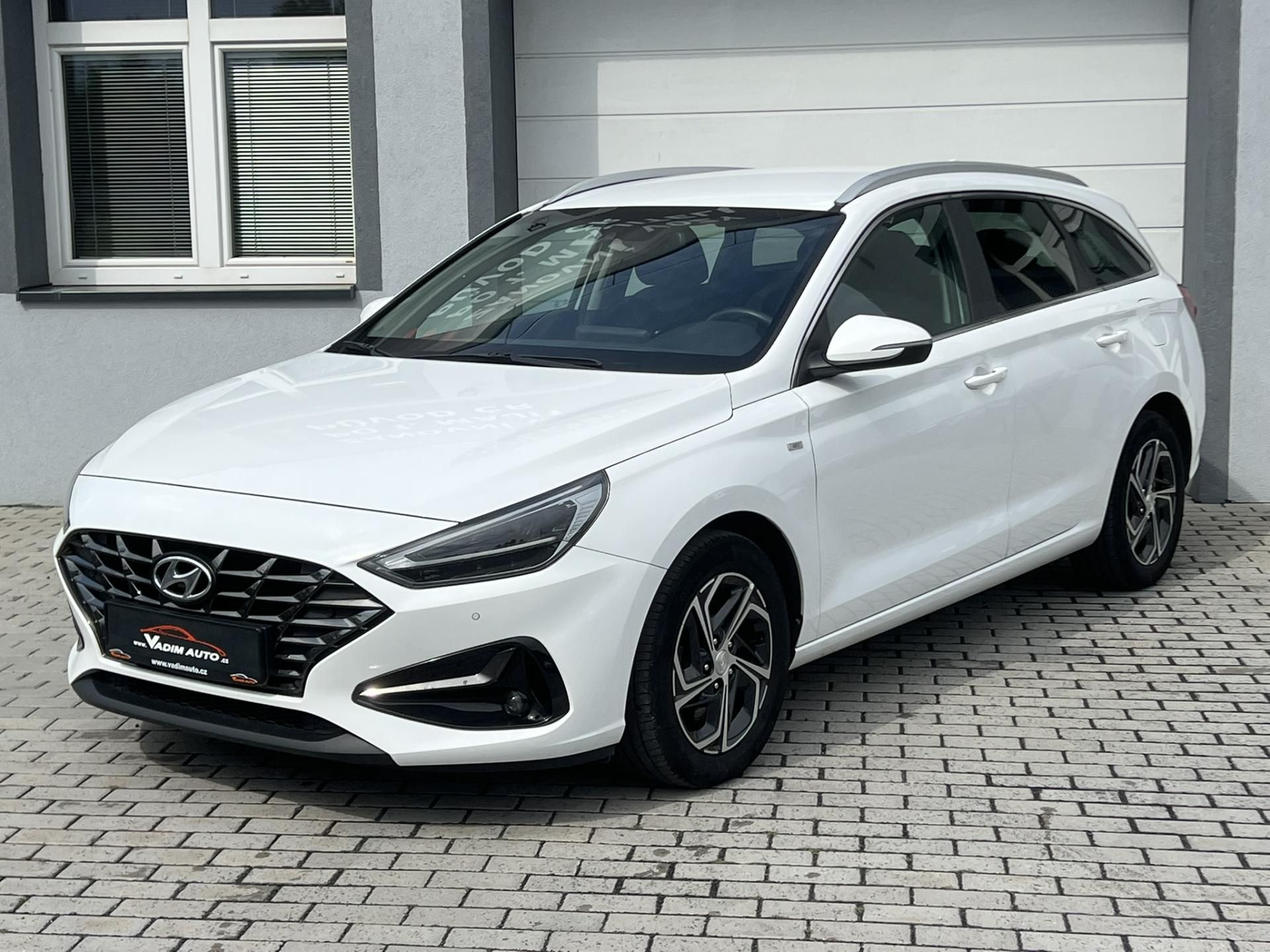 Hyundai i30, 1.5T-GDi 115kW SMART ČR NOVÉ - fotka 2