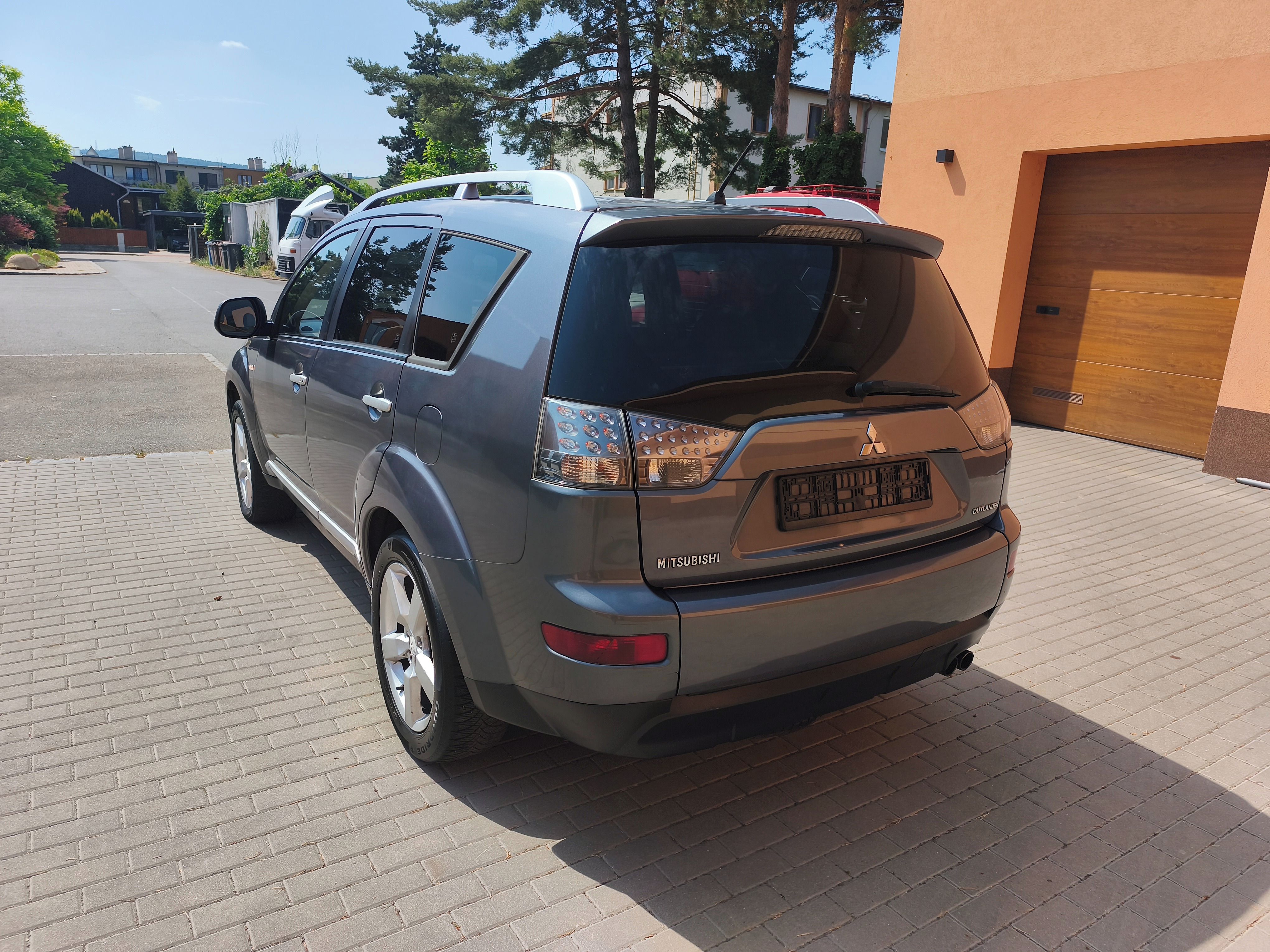 Mitsubishi Outlander, 2.0 DI-D INVITE, 103 kW, 7MÍST - fotka 5