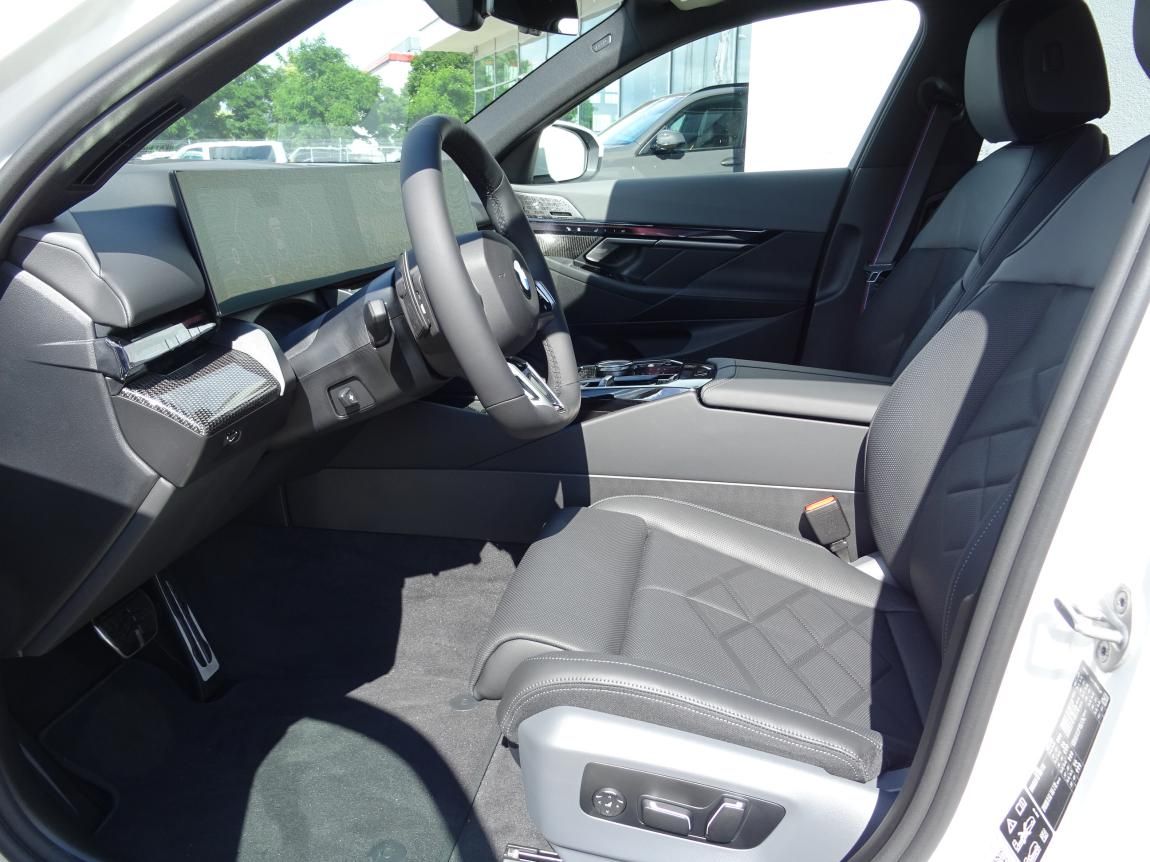 BMW Řada 5, 540d xDrive Touring - fotka 2