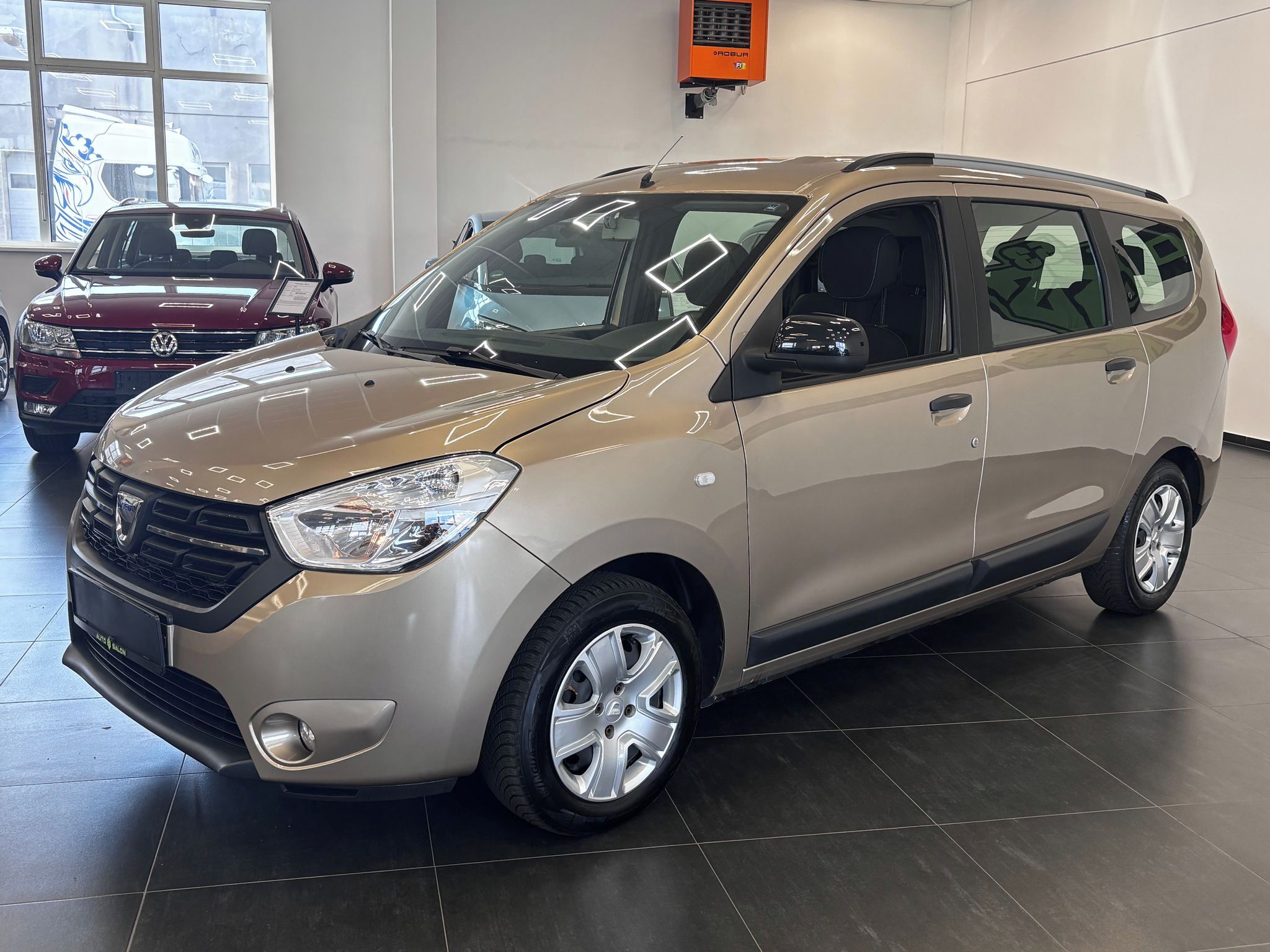 Dacia Lodgy, 96 kW, 7 míst, navi., senzory - fotka 3
