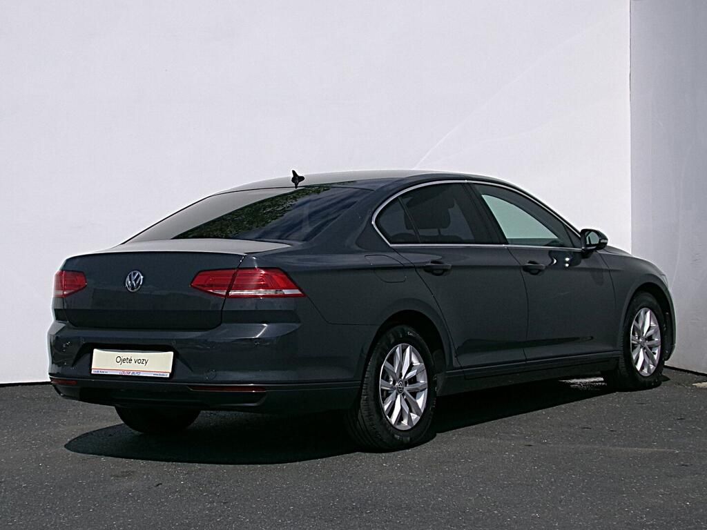 Volkswagen Passat, Comfortline 2.0 TDI 110 kW - fotka 2