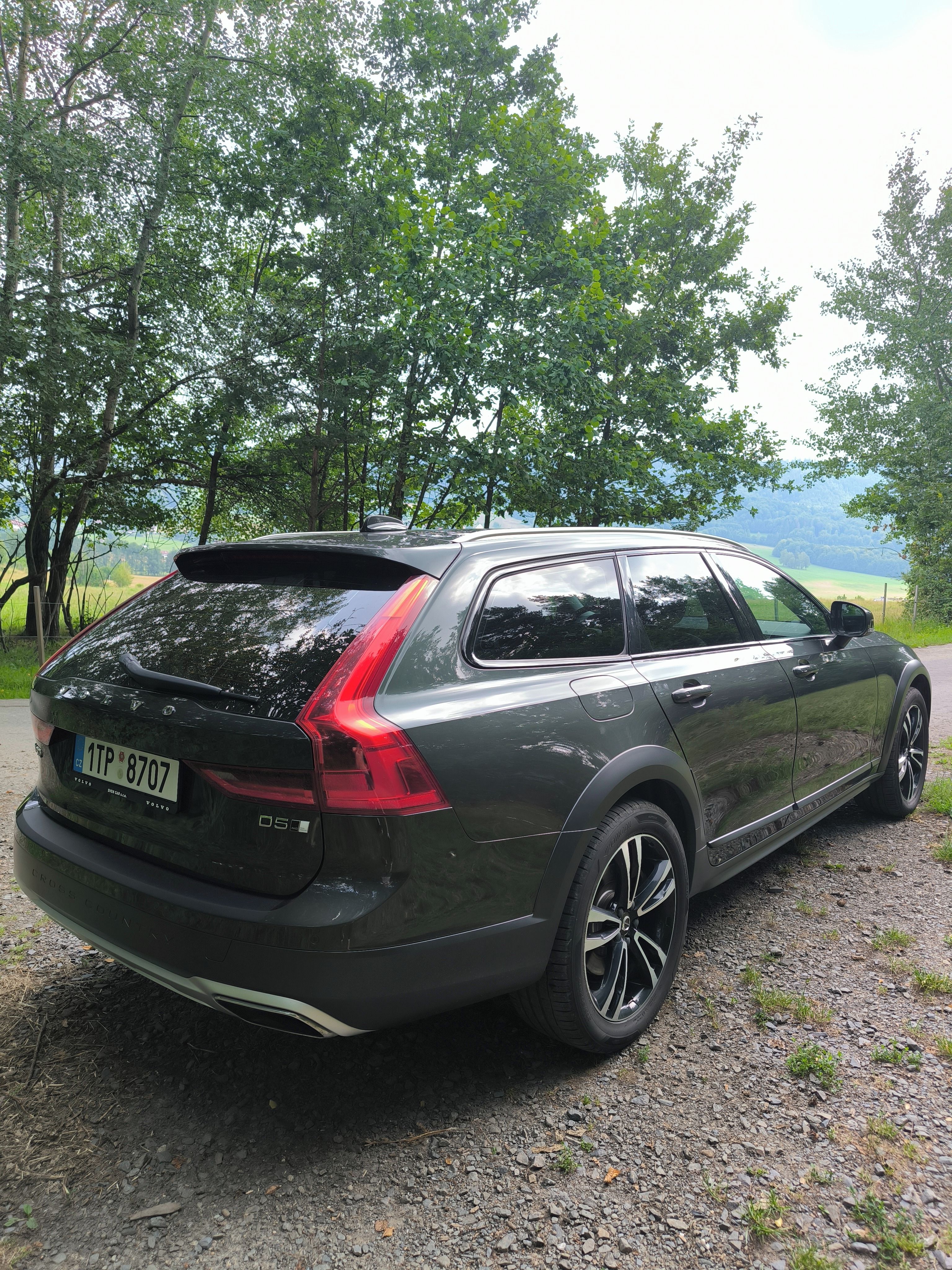 Volvo V90, Cross Country D5 4x4 DPH - fotka 4