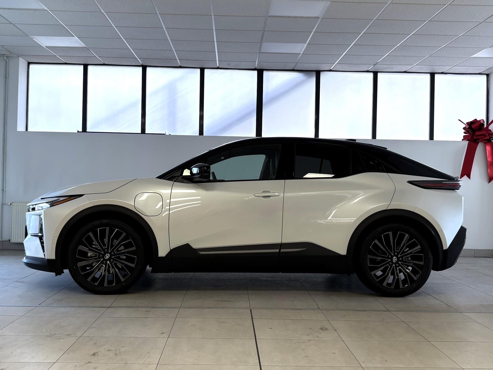 Toyota C-HR, BEV (4x4), Executive, Skladem - fotka 3