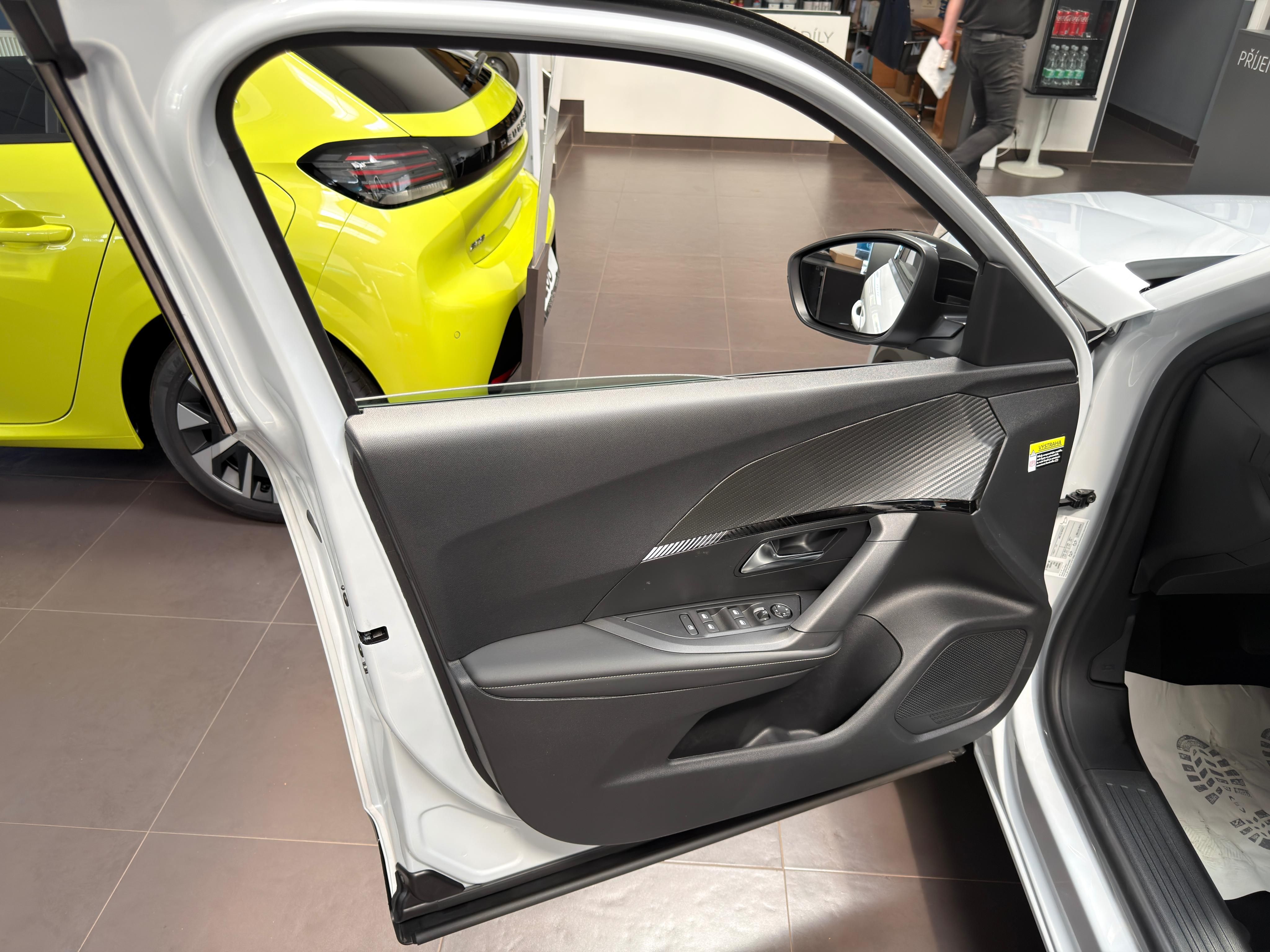 Peugeot 2008, ALLURE Hybrid 110 e-DCS6 - fotka 6
