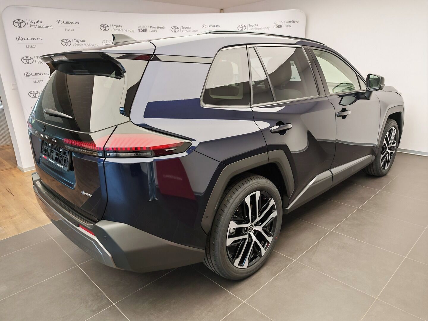 Toyota Rav4, 2.5 Hybrid e-CVT 4x4 Executive - fotka 4