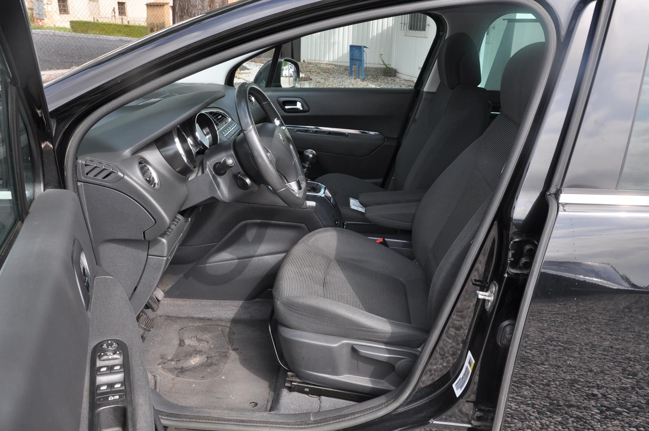 Peugeot 5008, 2.0HDi 110kW PANORAMA - fotka 6